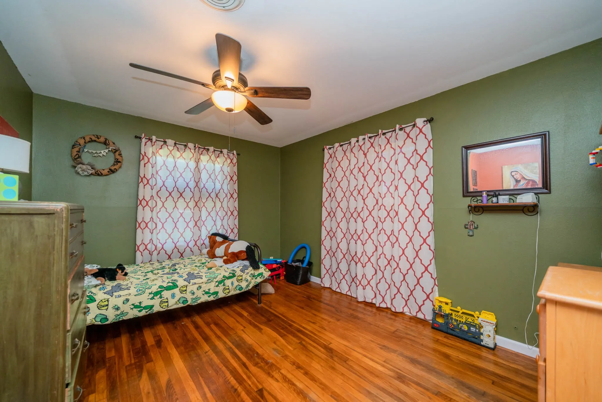 Single Family Residence For Sale in Cherokee County , 141 Cedar Street, Rusk, Texas 75785, 5 Bedroom, 2 Bathroom, 2 Garage spaces, 2,094 Sqft, built in 1960, mls#21218340, Real Estate Agent in Rusk, Homes For Sale in Cherokee county, Homes For Sale in Rusk, Realtor in Rusk Texas, Real Estate Brokerage Independent Realty Texas, Luminita Cordes Realtor