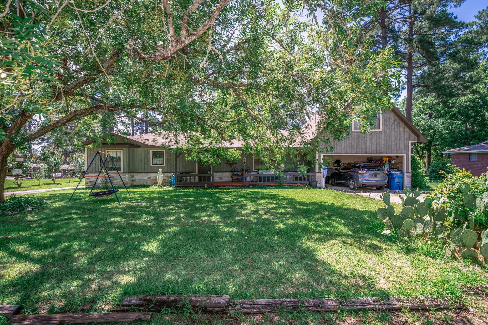 Single Family Residence For Sale in Cherokee County , 141 Cedar Street, Rusk, Texas 75785, 5 Bedroom, 2 Bathroom, 2 Garage spaces, 2,094 Sqft, built in 1960, mls#21218340, Real Estate Agent in Rusk, Homes For Sale in Cherokee county, Homes For Sale in Rusk, Realtor in Rusk Texas, Real Estate Brokerage Independent Realty Texas, Luminita Cordes Realtor
