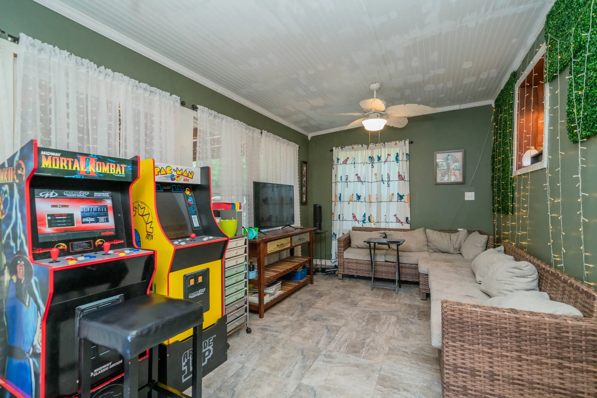Single Family Residence For Sale in Cherokee County , 141 Cedar Street, Rusk, Texas 75785, 5 Bedroom, 2 Bathroom, 2 Garage spaces, 2,094 Sqft, built in 1960, mls#21218340, Real Estate Agent in Rusk, Homes For Sale in Cherokee county, Homes For Sale in Rusk, Realtor in Rusk Texas, Real Estate Brokerage Independent Realty Texas, Luminita Cordes Realtor