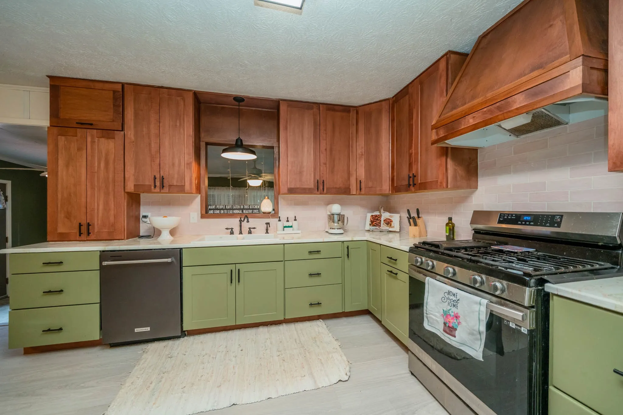 Single Family Residence For Sale in Cherokee County , 141 Cedar Street, Rusk, Texas 75785, 5 Bedroom, 2 Bathroom, 2 Garage spaces, 2,094 Sqft, built in 1960, mls#21218340, Real Estate Agent in Rusk, Homes For Sale in Cherokee county, Homes For Sale in Rusk, Realtor in Rusk Texas, Real Estate Brokerage Independent Realty Texas, Luminita Cordes Realtor
