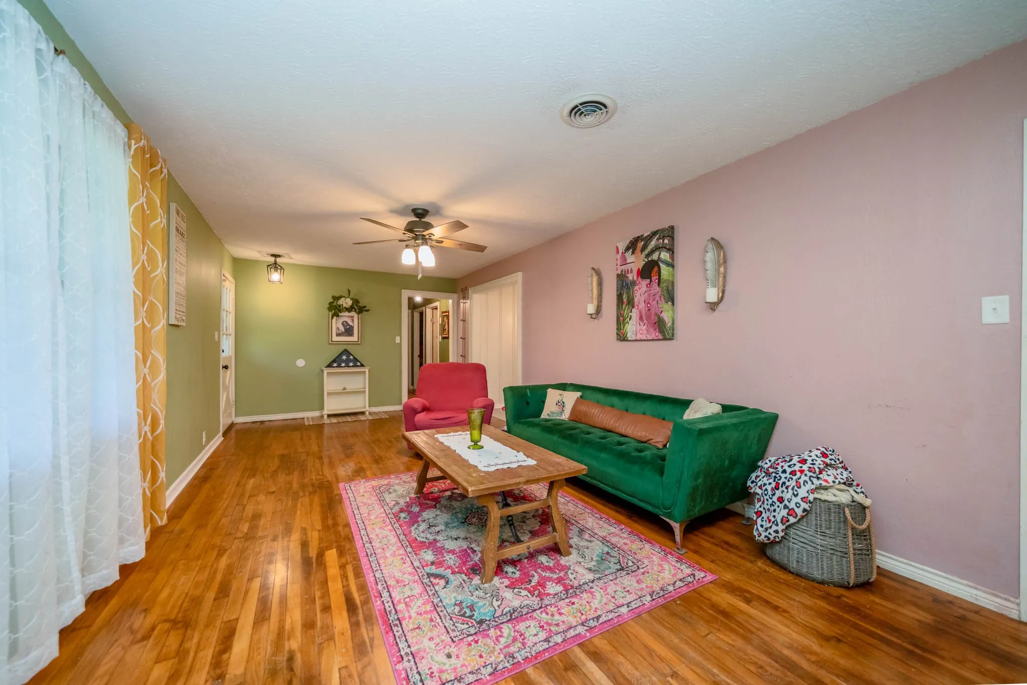 Single Family Residence For Sale in Cherokee County , 141 Cedar Street, Rusk, Texas 75785, 5 Bedroom, 2 Bathroom, 2 Garage spaces, 2,094 Sqft, built in 1960, mls#21218340, Real Estate Agent in Rusk, Homes For Sale in Cherokee county, Homes For Sale in Rusk, Realtor in Rusk Texas, Real Estate Brokerage Independent Realty Texas, Luminita Cordes Realtor