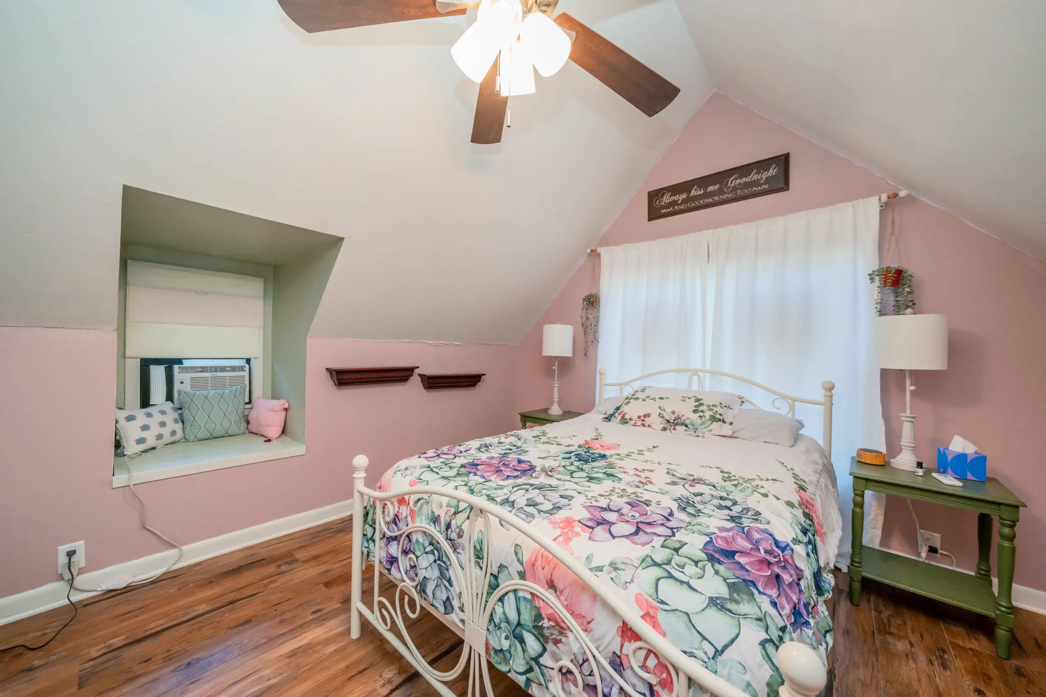 Single Family Residence For Sale in Cherokee County , 141 Cedar Street, Rusk, Texas 75785, 5 Bedroom, 2 Bathroom, 2 Garage spaces, 2,094 Sqft, built in 1960, mls#21218340, Real Estate Agent in Rusk, Homes For Sale in Cherokee county, Homes For Sale in Rusk, Realtor in Rusk Texas, Real Estate Brokerage Independent Realty Texas, Luminita Cordes Realtor