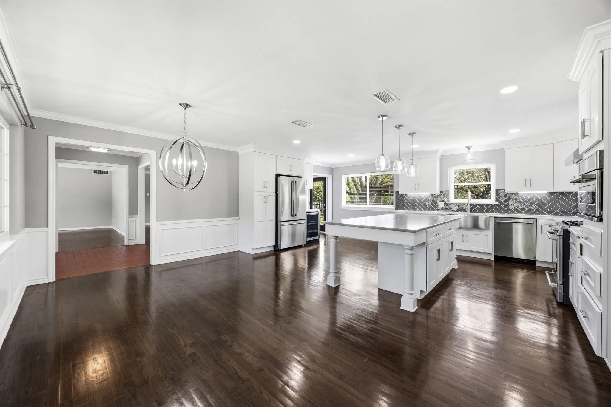 Single Family Residence For Sale in Dallas County , 1636 W Red Bird Lane, Dallas, Texas 75232, 4 Bedroom, 4 Bathroom, 2 Garage spaces, 2,974 Sqft, built in 1959, Preowned, mls#21216626, Real Estate Agent in Dallas, Homes For Sale in Dallas county, Homes For Sale in Dallas, Realtor in Dallas Texas, Real Estate Brokerage Independent Realty Texas, Luminita Cordes Realtor