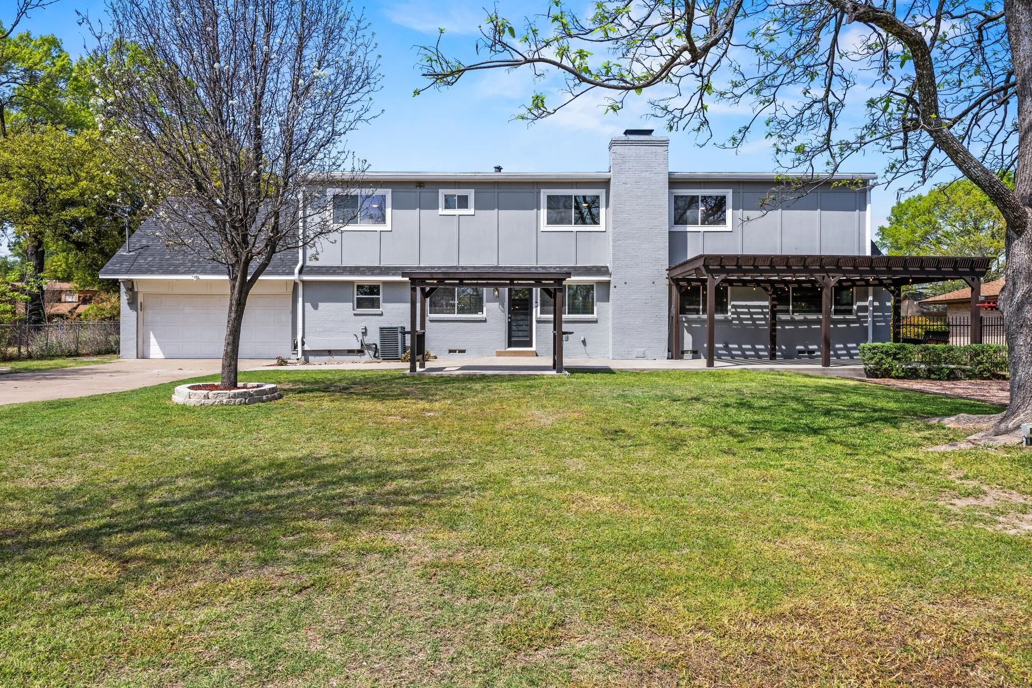Single Family Residence For Sale in Dallas County , 1636 W Red Bird Lane, Dallas, Texas 75232, 4 Bedroom, 4 Bathroom, 2 Garage spaces, 2,974 Sqft, built in 1959, Preowned, mls#21216626, Real Estate Agent in Dallas, Homes For Sale in Dallas county, Homes For Sale in Dallas, Realtor in Dallas Texas, Real Estate Brokerage Independent Realty Texas, Luminita Cordes Realtor