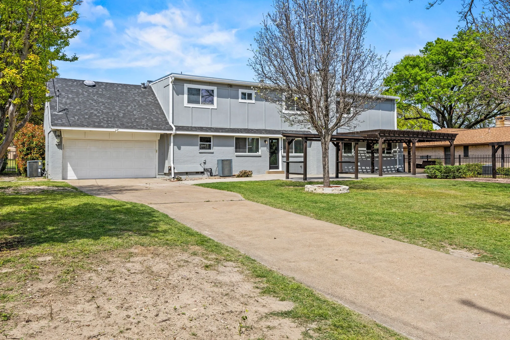 Single Family Residence For Sale in Dallas County , 1636 W Red Bird Lane, Dallas, Texas 75232, 4 Bedroom, 4 Bathroom, 2 Garage spaces, 2,974 Sqft, built in 1959, Preowned, mls#21216626, Real Estate Agent in Dallas, Homes For Sale in Dallas county, Homes For Sale in Dallas, Realtor in Dallas Texas, Real Estate Brokerage Independent Realty Texas, Luminita Cordes Realtor