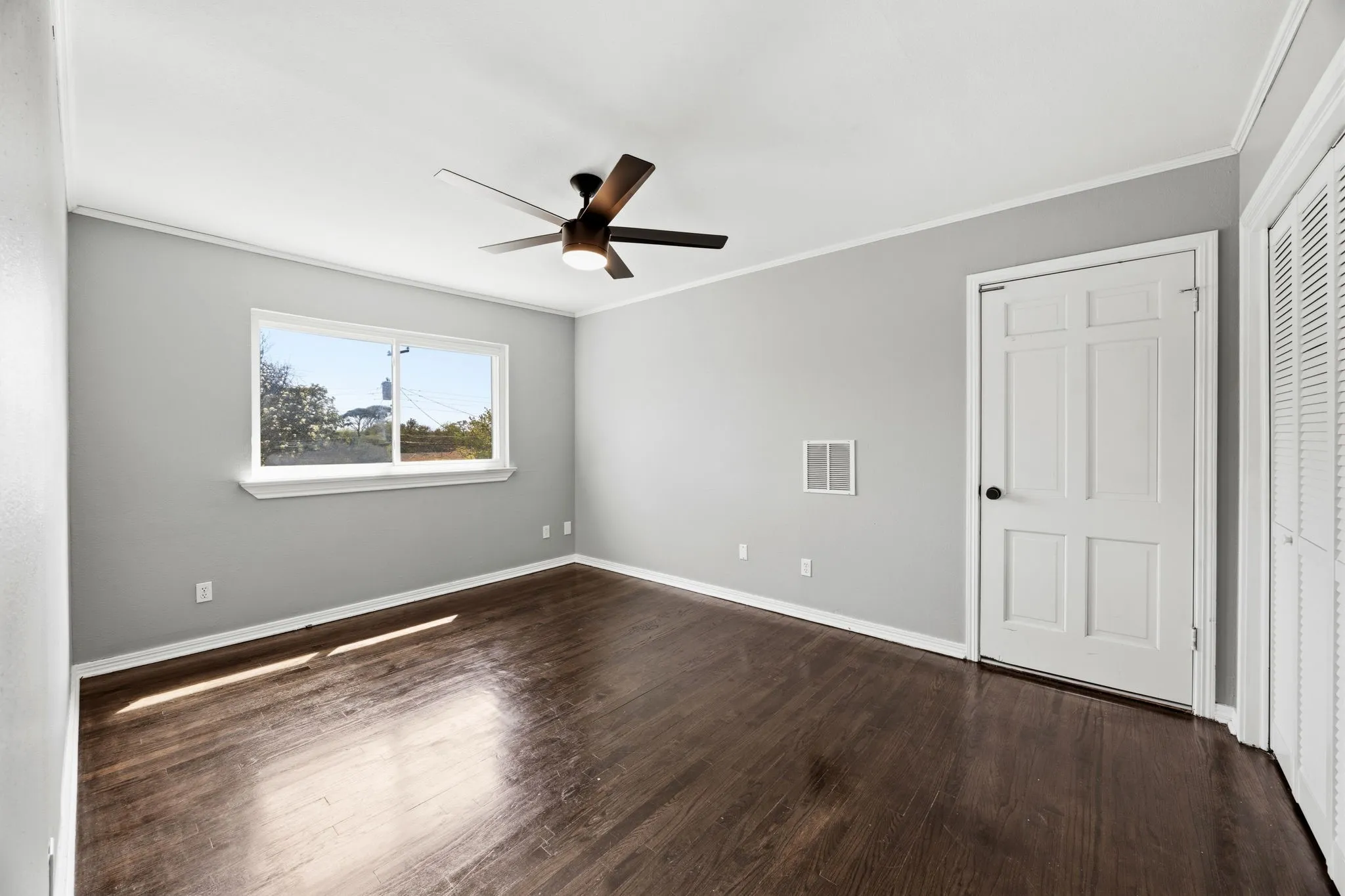 Single Family Residence For Sale in Dallas County , 1636 W Red Bird Lane, Dallas, Texas 75232, 4 Bedroom, 4 Bathroom, 2 Garage spaces, 2,974 Sqft, built in 1959, Preowned, mls#21216626, Real Estate Agent in Dallas, Homes For Sale in Dallas county, Homes For Sale in Dallas, Realtor in Dallas Texas, Real Estate Brokerage Independent Realty Texas, Luminita Cordes Realtor