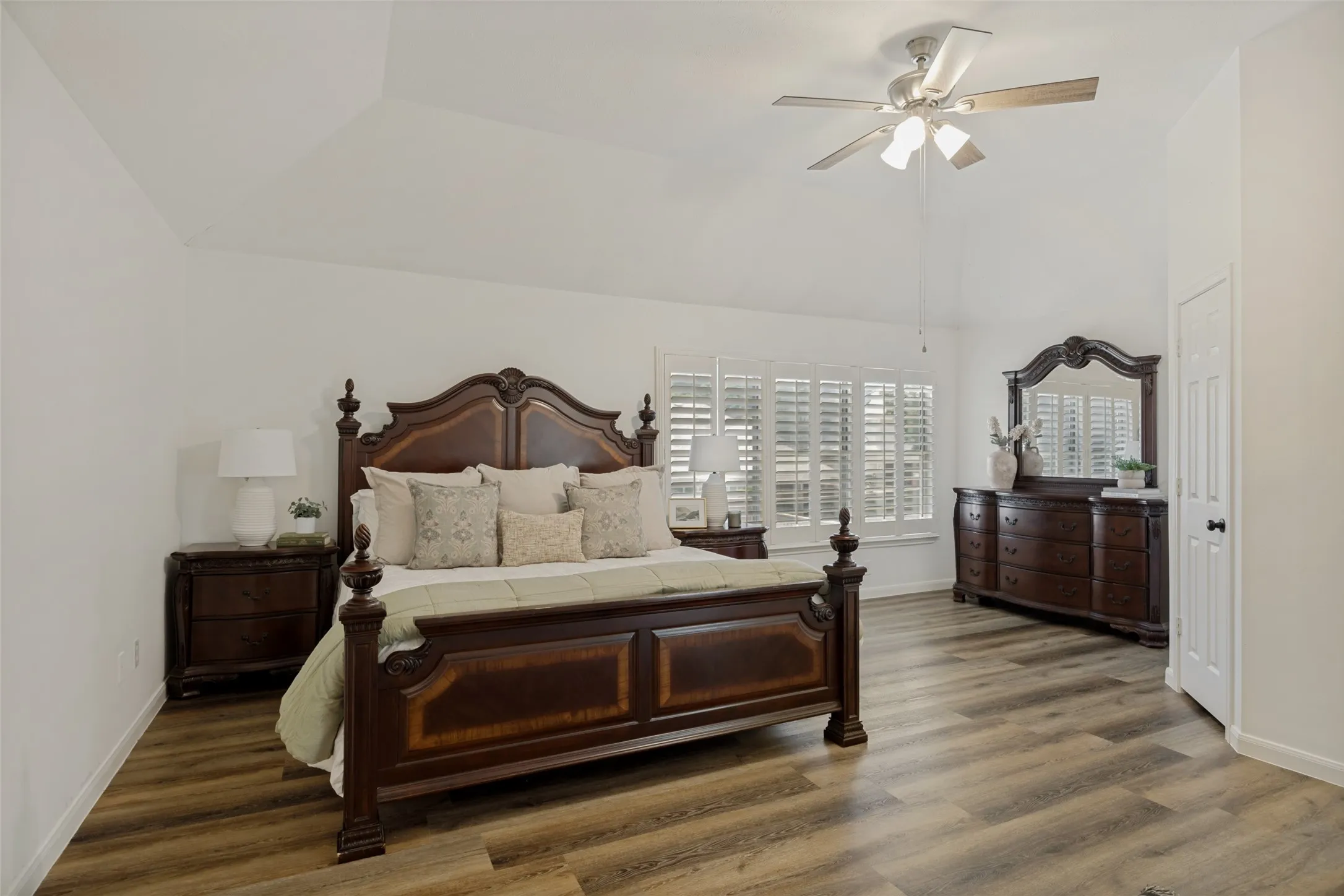 Single Family Residence For Sale in Collin County , 4405 Courtney Lane, Richardson, Texas 75082, 5 Bedroom, 4 Bathroom, 3 Garage spaces, 3,644 Sqft, built in 1996, mls#21215436, Real Estate Agent in Richardson, Homes For Sale in Collin county, Homes For Sale in Richardson, Realtor in Richardson Texas, Real Estate Brokerage Independent Realty Texas, Luminita Cordes Realtor