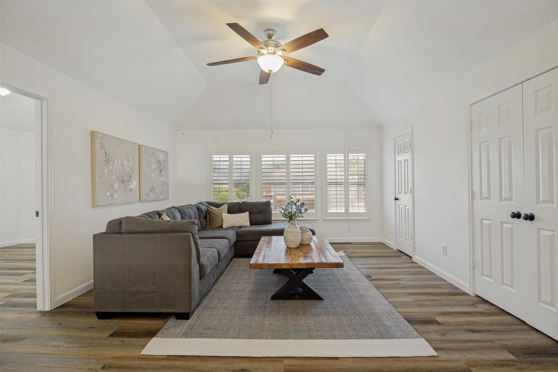 Single Family Residence For Sale in Collin County , 4405 Courtney Lane, Richardson, Texas 75082, 5 Bedroom, 4 Bathroom, 3 Garage spaces, 3,644 Sqft, built in 1996, mls#21215436, Real Estate Agent in Richardson, Homes For Sale in Collin county, Homes For Sale in Richardson, Realtor in Richardson Texas, Real Estate Brokerage Independent Realty Texas, Luminita Cordes Realtor
