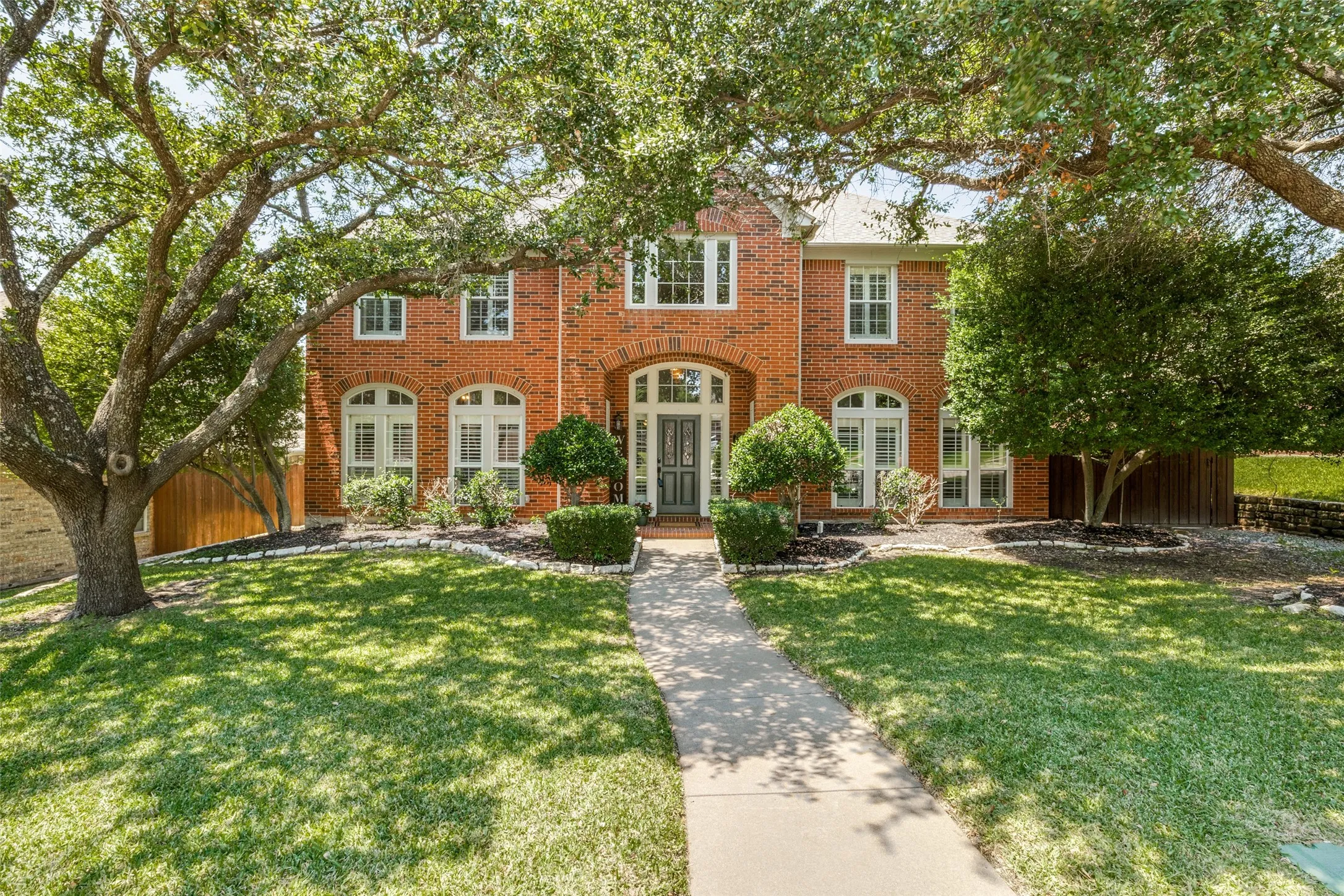 Single Family Residence For Sale in Collin County , 4405 Courtney Lane, Richardson, Texas 75082, 5 Bedroom, 4 Bathroom, 3 Garage spaces, 3,644 Sqft, built in 1996, mls#21215436, Real Estate Agent in Richardson, Homes For Sale in Collin county, Homes For Sale in Richardson, Realtor in Richardson Texas, Real Estate Brokerage Independent Realty Texas, Luminita Cordes Realtor