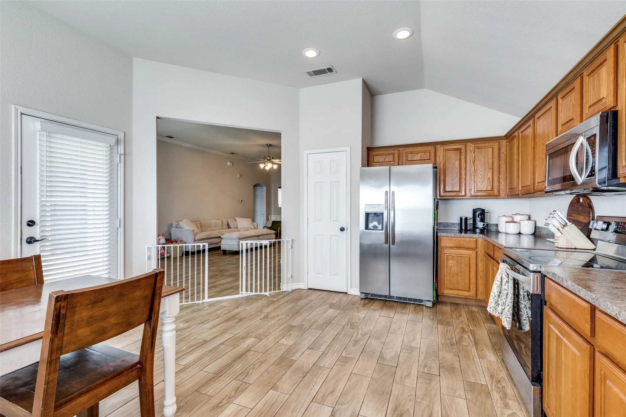 Single Family Residence For Sale in Tarrant County , 14216 Tijuana Trail, Fort Worth, Texas 76052, 3 Bedrooms, 2 Bathrooms, 2 Garage spaces, 1,662 Sqft, built in 2006, Price $270,000, mls#21218326, Real Estate Agent in Fort Worth, Homes For Sale in Tarrant county, Homes For Sale in Fort Worth, Realtor in Fort Worth Texas, Real Estate Brokerage Independent Realty Texas, Luminita Cordes Realtor