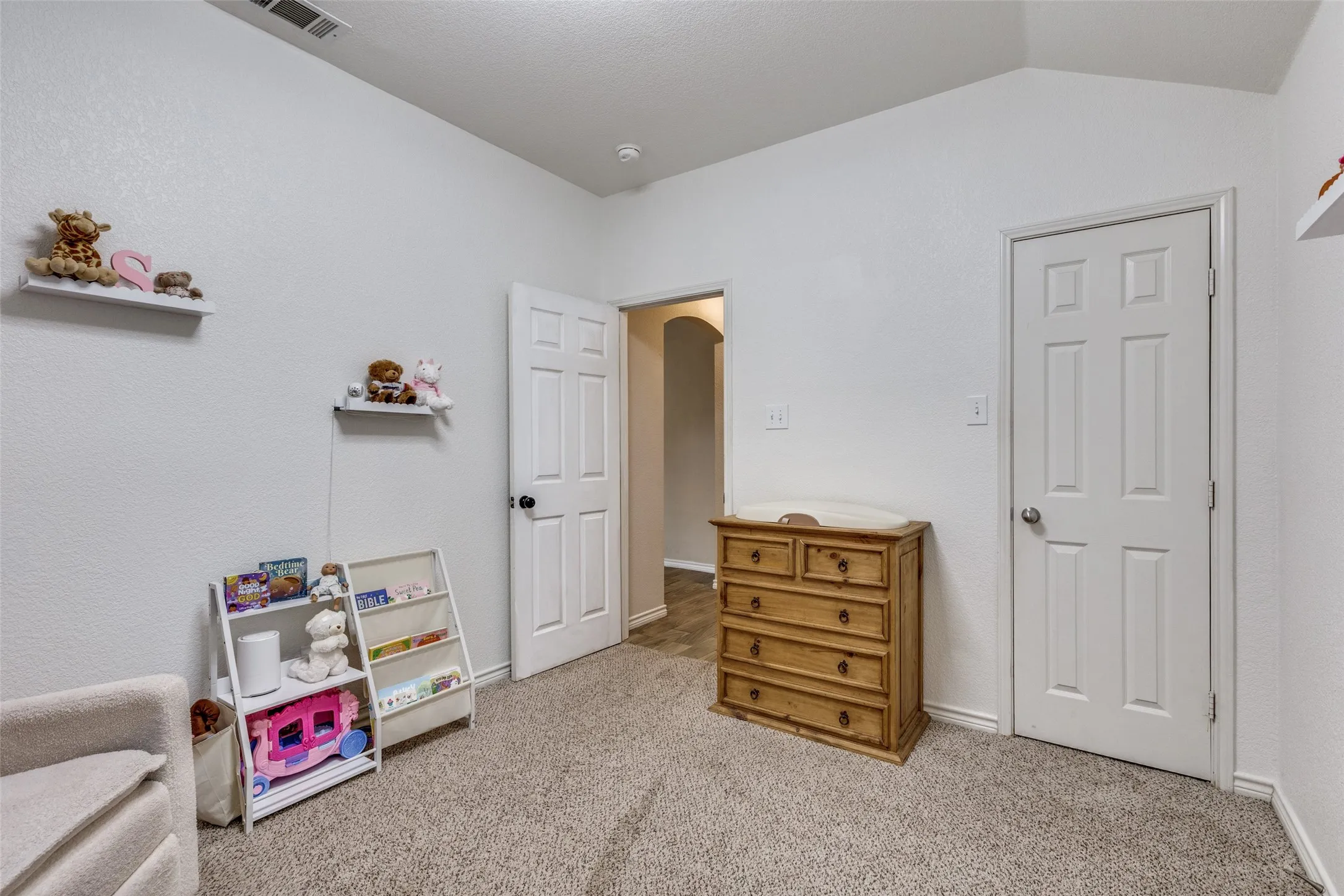 Single Family Residence For Sale in Tarrant County , 14216 Tijuana Trail, Fort Worth, Texas 76052, 3 Bedrooms, 2 Bathrooms, 2 Garage spaces, 1,662 Sqft, built in 2006, Price $270,000, mls#21218326, Real Estate Agent in Fort Worth, Homes For Sale in Tarrant county, Homes For Sale in Fort Worth, Realtor in Fort Worth Texas, Real Estate Brokerage Independent Realty Texas, Luminita Cordes Realtor