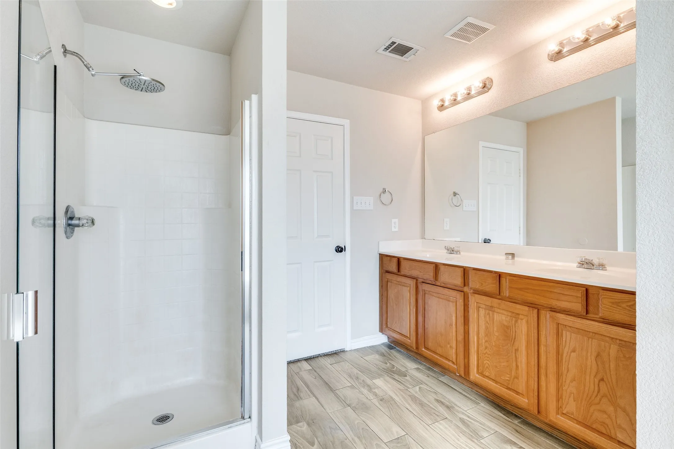 Single Family Residence For Sale in Tarrant County , 14216 Tijuana Trail, Fort Worth, Texas 76052, 3 Bedrooms, 2 Bathrooms, 2 Garage spaces, 1,662 Sqft, built in 2006, Price $270,000, mls#21218326, Real Estate Agent in Fort Worth, Homes For Sale in Tarrant county, Homes For Sale in Fort Worth, Realtor in Fort Worth Texas, Real Estate Brokerage Independent Realty Texas, Luminita Cordes Realtor
