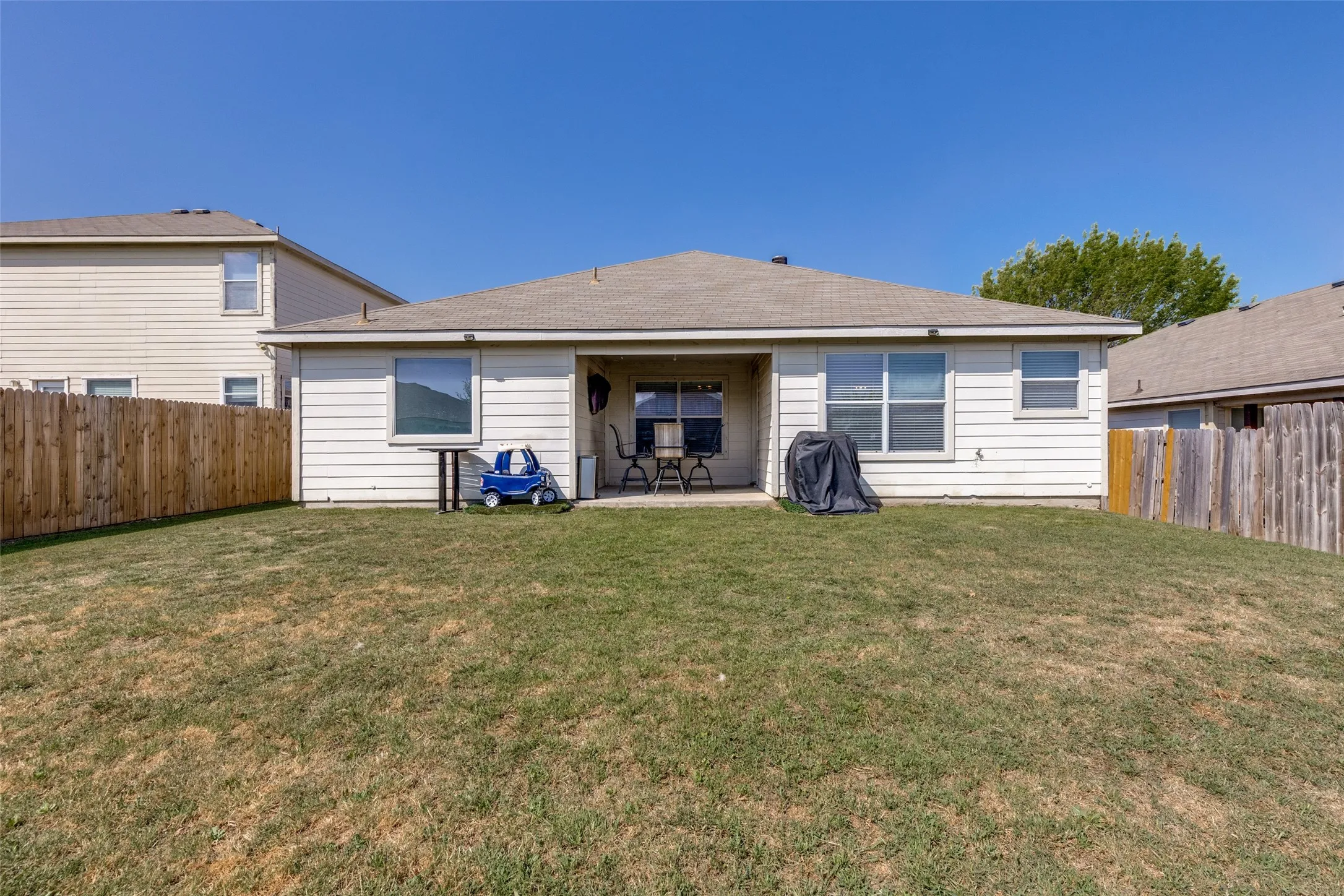 Single Family Residence For Sale in Tarrant County , 14216 Tijuana Trail, Fort Worth, Texas 76052, 3 Bedrooms, 2 Bathrooms, 2 Garage spaces, 1,662 Sqft, built in 2006, Price $270,000, mls#21218326, Real Estate Agent in Fort Worth, Homes For Sale in Tarrant county, Homes For Sale in Fort Worth, Realtor in Fort Worth Texas, Real Estate Brokerage Independent Realty Texas, Luminita Cordes Realtor