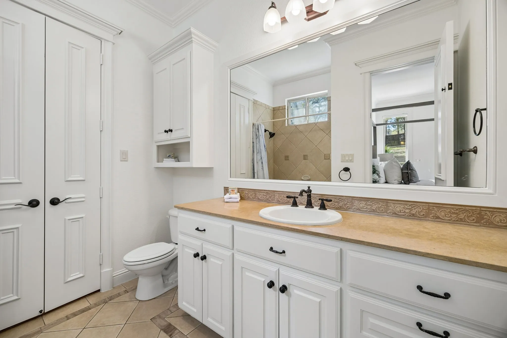 Single Family Residence For Sale in Tarrant County , 1613 Buckingham Drive, Keller, Texas 76262, 5 Bedroom, 7 Bathroom, 4 Garage spaces, 6,353 Sqft, built in 2007, Preowned, mls#21215245, Real Estate Agent in Keller, Homes For Sale in Tarrant county, Homes For Sale in Keller, Realtor in Keller Texas, Real Estate Brokerage Independent Realty Texas, Luminita Cordes Realtor