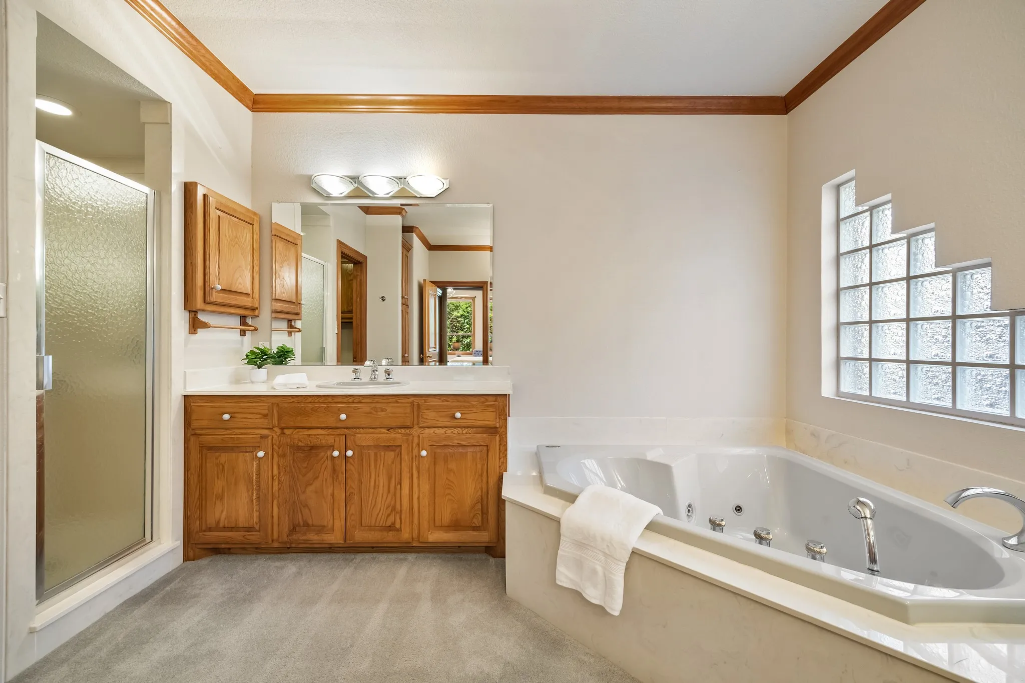 Single Family Residence For Sale in Rockwall County , 314 Harbor Landing Drive, Rockwall, Texas 75032, 3 Bedroom, 3 Bathroom, 2 Garage spaces, 3,383 Sqft, built in 1996, mls#21216518, Real Estate Agent in Rockwall, Homes For Sale in Rockwall county, Homes For Sale in Rockwall, Realtor in Rockwall Texas, Real Estate Brokerage Independent Realty Texas, Luminita Cordes Realtor