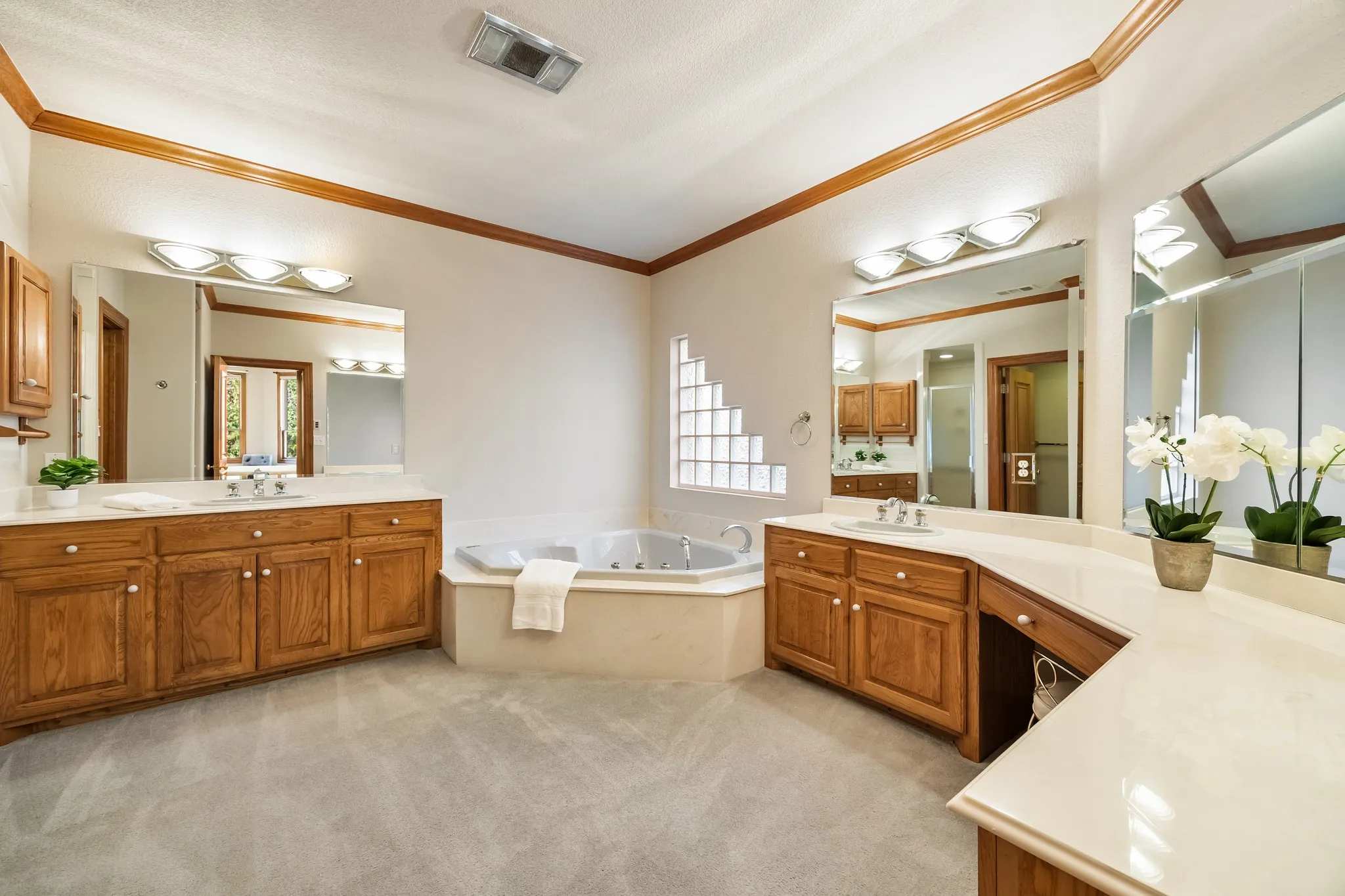 Single Family Residence For Sale in Rockwall County , 314 Harbor Landing Drive, Rockwall, Texas 75032, 3 Bedroom, 3 Bathroom, 2 Garage spaces, 3,383 Sqft, built in 1996, mls#21216518, Real Estate Agent in Rockwall, Homes For Sale in Rockwall county, Homes For Sale in Rockwall, Realtor in Rockwall Texas, Real Estate Brokerage Independent Realty Texas, Luminita Cordes Realtor