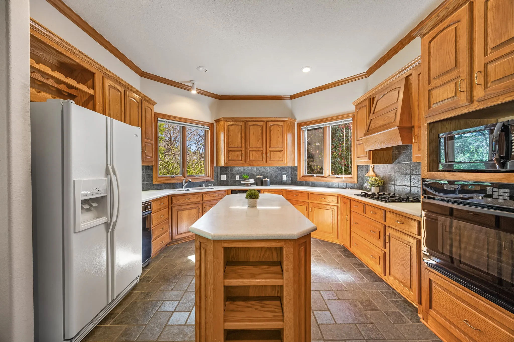 Single Family Residence For Sale in Rockwall County , 314 Harbor Landing Drive, Rockwall, Texas 75032, 3 Bedroom, 3 Bathroom, 2 Garage spaces, 3,383 Sqft, built in 1996, mls#21216518, Real Estate Agent in Rockwall, Homes For Sale in Rockwall county, Homes For Sale in Rockwall, Realtor in Rockwall Texas, Real Estate Brokerage Independent Realty Texas, Luminita Cordes Realtor