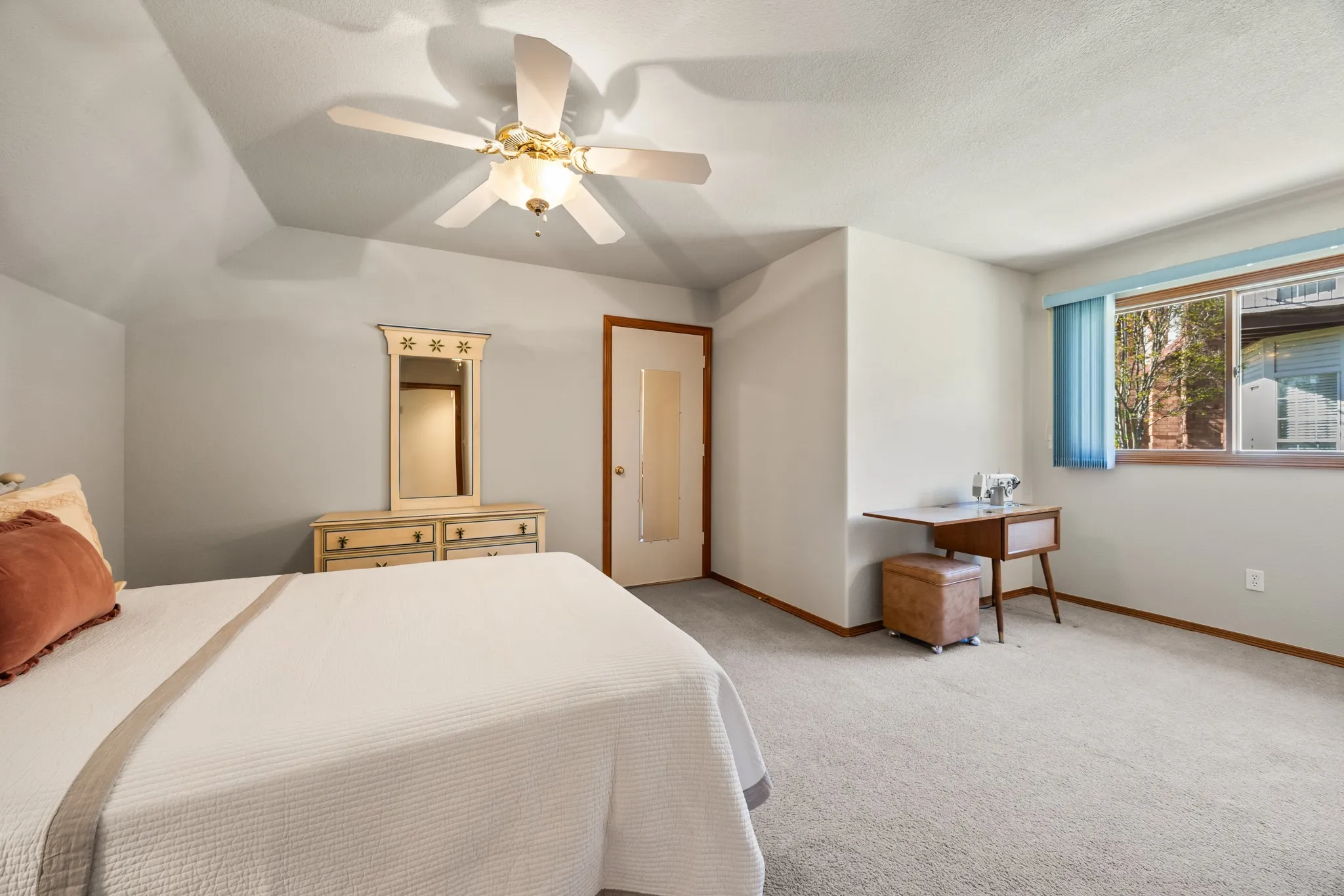 Single Family Residence For Sale in Rockwall County , 314 Harbor Landing Drive, Rockwall, Texas 75032, 3 Bedroom, 3 Bathroom, 2 Garage spaces, 3,383 Sqft, built in 1996, mls#21216518, Real Estate Agent in Rockwall, Homes For Sale in Rockwall county, Homes For Sale in Rockwall, Realtor in Rockwall Texas, Real Estate Brokerage Independent Realty Texas, Luminita Cordes Realtor