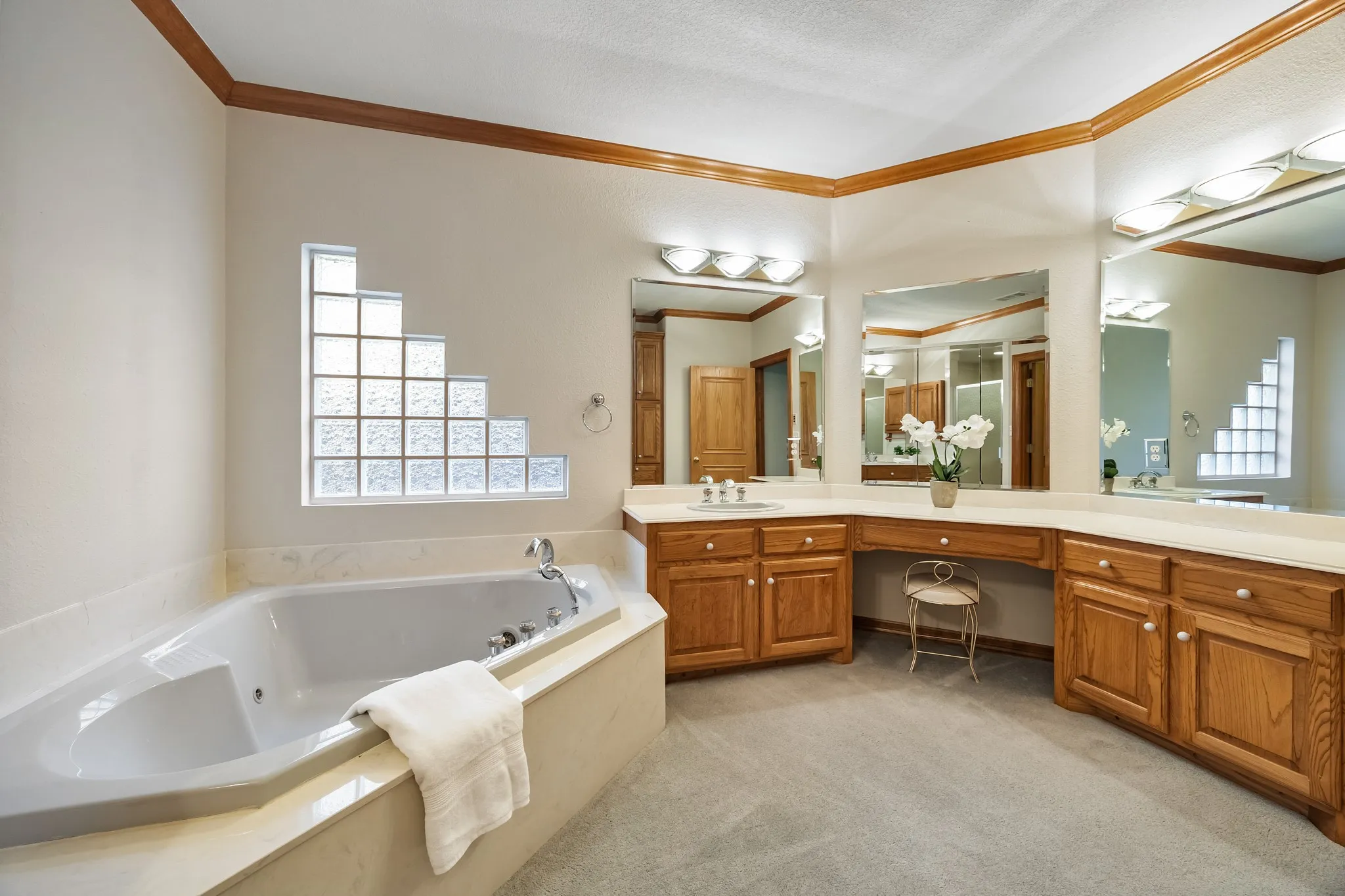 Single Family Residence For Sale in Rockwall County , 314 Harbor Landing Drive, Rockwall, Texas 75032, 3 Bedroom, 3 Bathroom, 2 Garage spaces, 3,383 Sqft, built in 1996, mls#21216518, Real Estate Agent in Rockwall, Homes For Sale in Rockwall county, Homes For Sale in Rockwall, Realtor in Rockwall Texas, Real Estate Brokerage Independent Realty Texas, Luminita Cordes Realtor