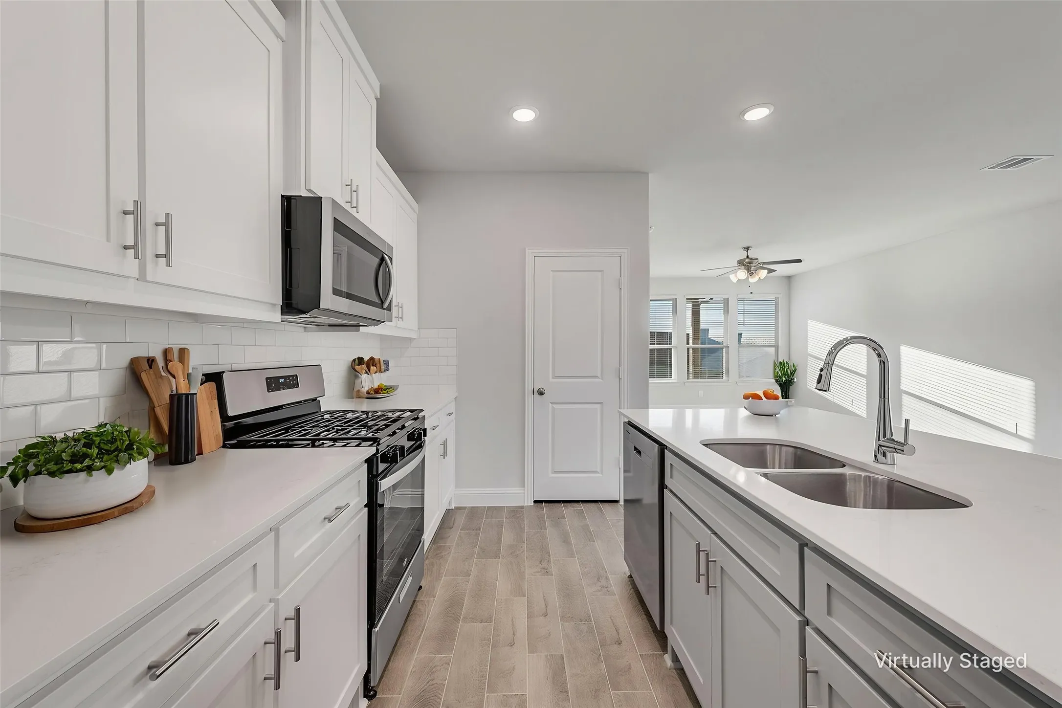 Single Family Residence For Sale in Collin County , 3016 Isla Terrace, Princeton, Texas 75407, 4 Bedroom, 3 Bathroom, 2 Garage spaces, 2,281 Sqft, built in 2024, mls#21218295, Real Estate Agent in Princeton, Homes For Sale in Collin county, Homes For Sale in Princeton, Realtor in Princeton Texas, Real Estate Brokerage Independent Realty Texas, Luminita Cordes Realtor