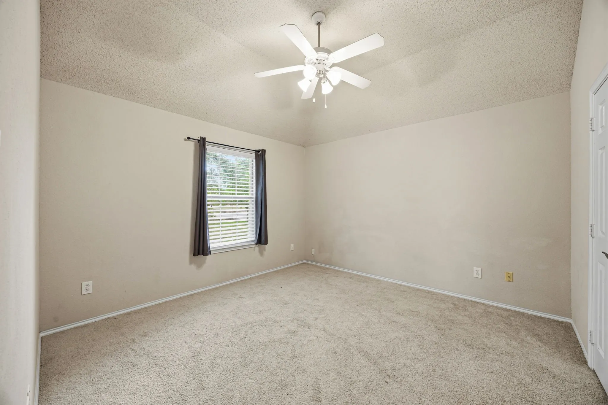 Single Family Residence For Sale in Dallas County , 5105 Gulfport Drive, Rowlett, Texas 75088, 5 Bedroom, 3 Bathroom, 2 Garage spaces, 2,832 Sqft, built in 1995, mls#21217186, Real Estate Agent in Rowlett, Homes For Sale in Dallas county, Homes For Sale in Rowlett, Realtor in Rowlett Texas, Real Estate Brokerage Independent Realty Texas, Luminita Cordes Realtor
