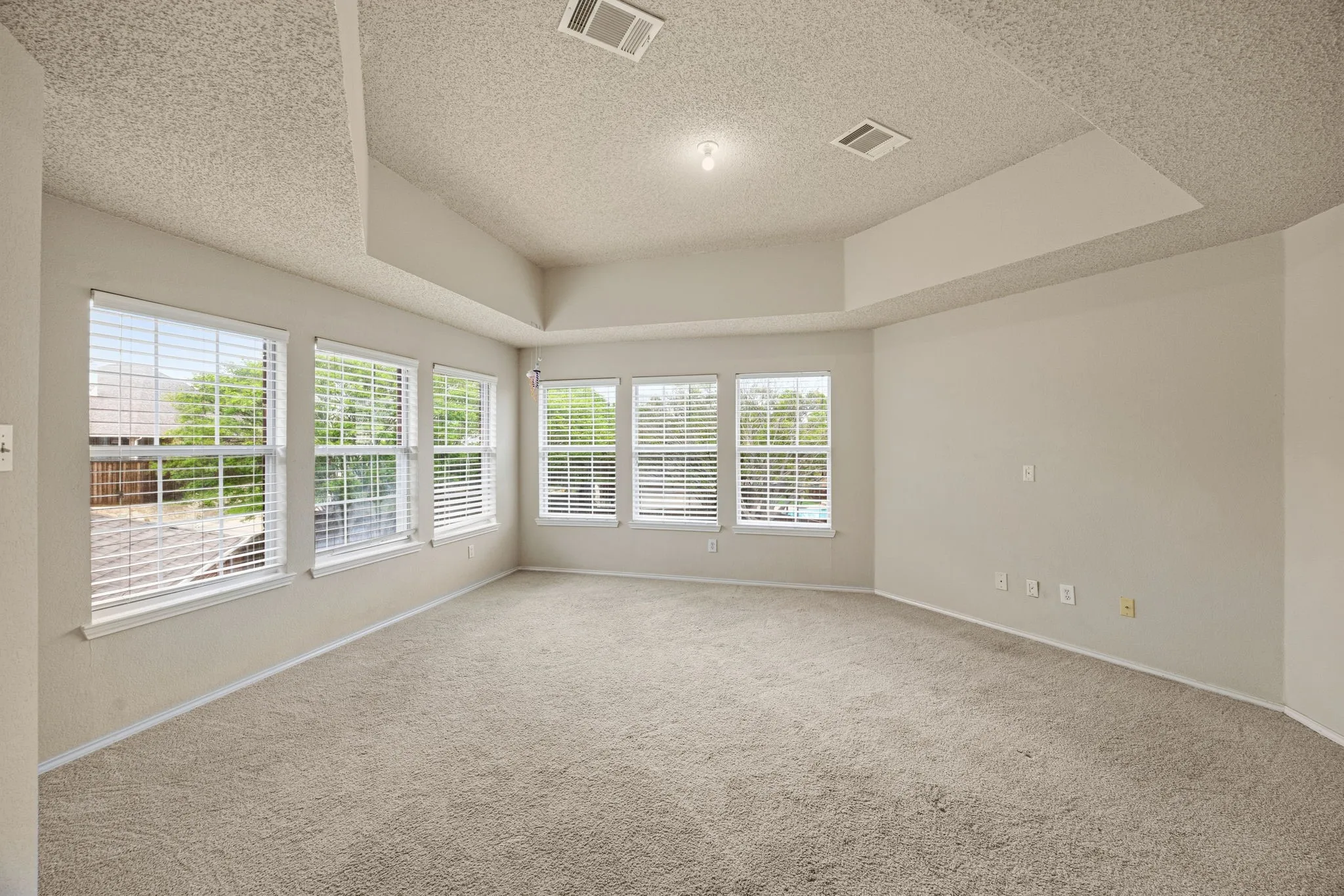 Single Family Residence For Sale in Dallas County , 5105 Gulfport Drive, Rowlett, Texas 75088, 5 Bedroom, 3 Bathroom, 2 Garage spaces, 2,832 Sqft, built in 1995, mls#21217186, Real Estate Agent in Rowlett, Homes For Sale in Dallas county, Homes For Sale in Rowlett, Realtor in Rowlett Texas, Real Estate Brokerage Independent Realty Texas, Luminita Cordes Realtor
