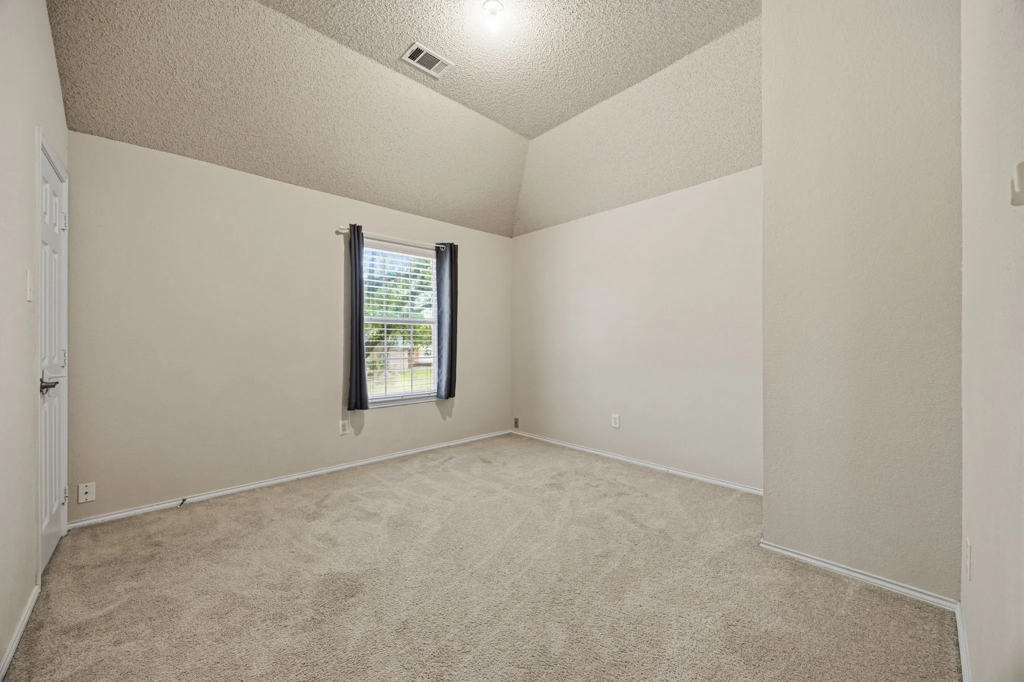 Single Family Residence For Sale in Dallas County , 5105 Gulfport Drive, Rowlett, Texas 75088, 5 Bedroom, 3 Bathroom, 2 Garage spaces, 2,832 Sqft, built in 1995, mls#21217186, Real Estate Agent in Rowlett, Homes For Sale in Dallas county, Homes For Sale in Rowlett, Realtor in Rowlett Texas, Real Estate Brokerage Independent Realty Texas, Luminita Cordes Realtor