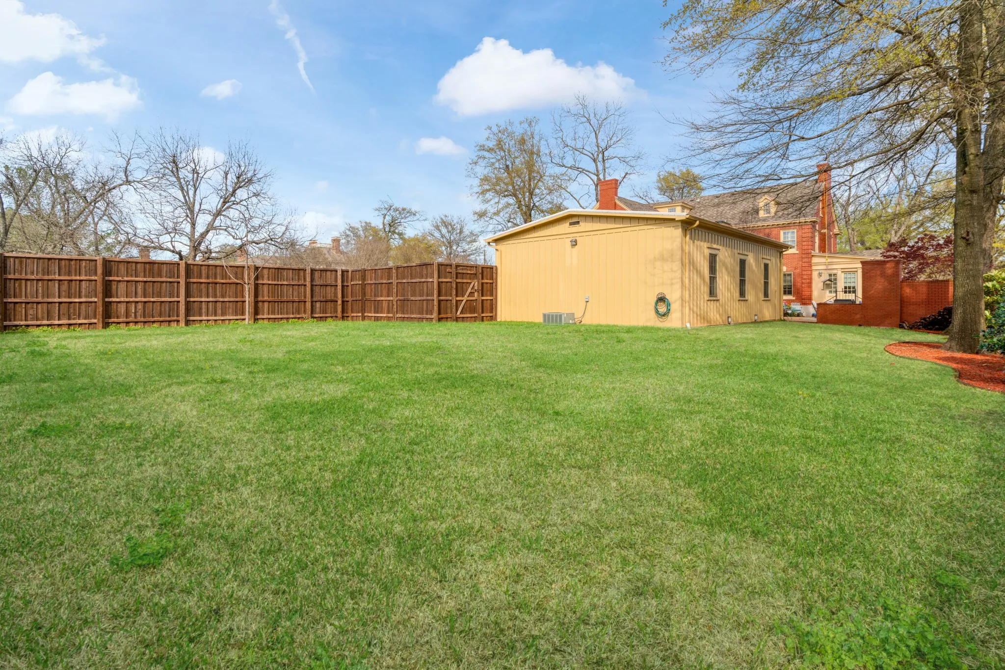 Single Family Residence For Sale in Lamar County , 854 S Church, Paris, Texas 75460, 4 Bedroom, 4 Bathroom, 3 Garage spaces, 4,394 Sqft, built in 1919, mls#21212980, Real Estate Agent in Paris, Homes For Sale in Lamar county, Homes For Sale in Paris, Realtor in Paris Texas, Real Estate Brokerage Independent Realty Texas, Luminita Cordes Realtor