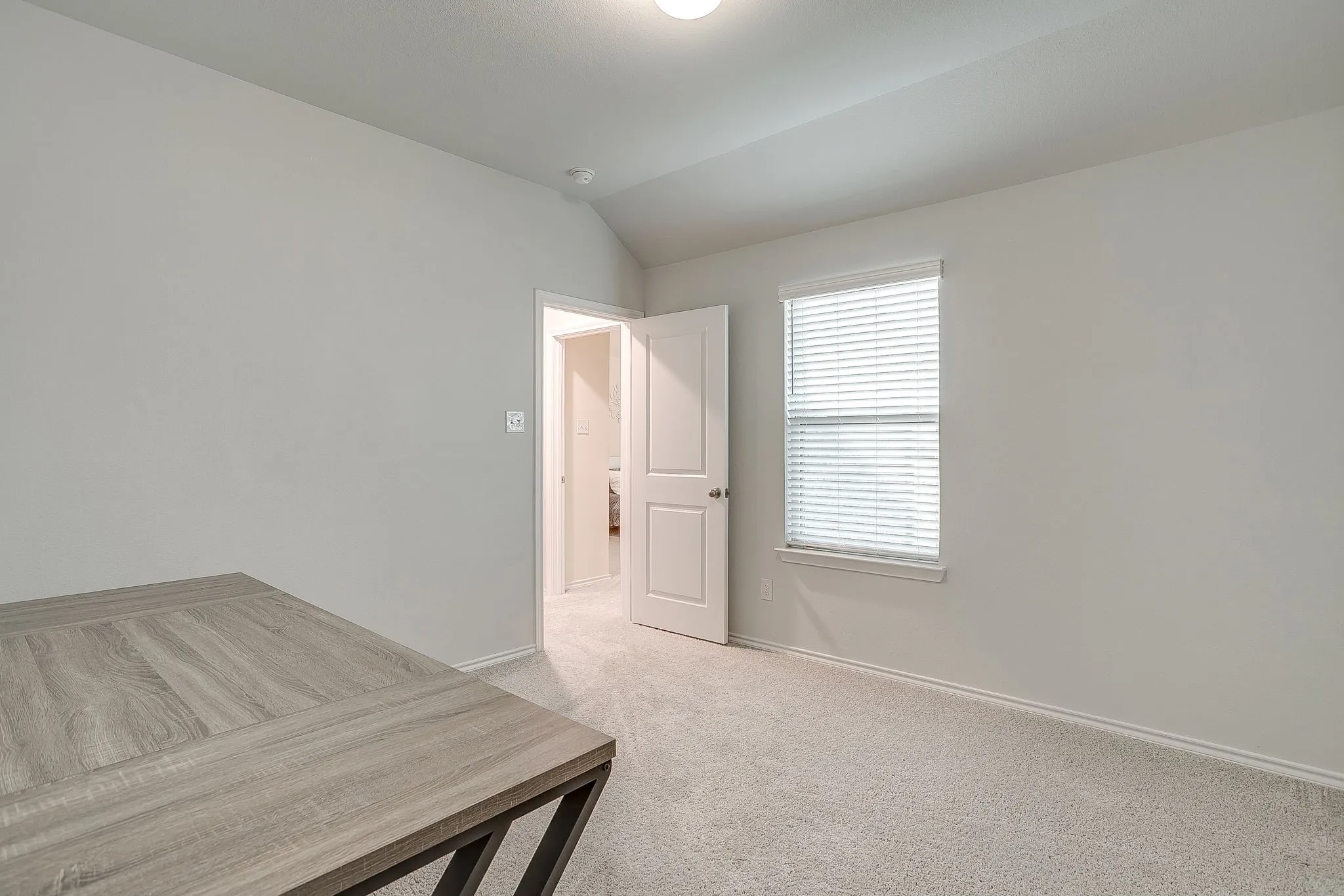 Townhouse For Sale in Tarrant County , 440 Milverton Drive, Fort Worth, Texas 76036, 4 Bedroom, 3 Bathroom, 2 Garage spaces, 1,924 Sqft, built in 2020, Preowned, mls#21195353, Real Estate Agent in Fort Worth, Homes For Sale in Tarrant county, Homes For Sale in Fort Worth, Realtor in Fort Worth Texas, Real Estate Brokerage Independent Realty Texas, Luminita Cordes Realtor