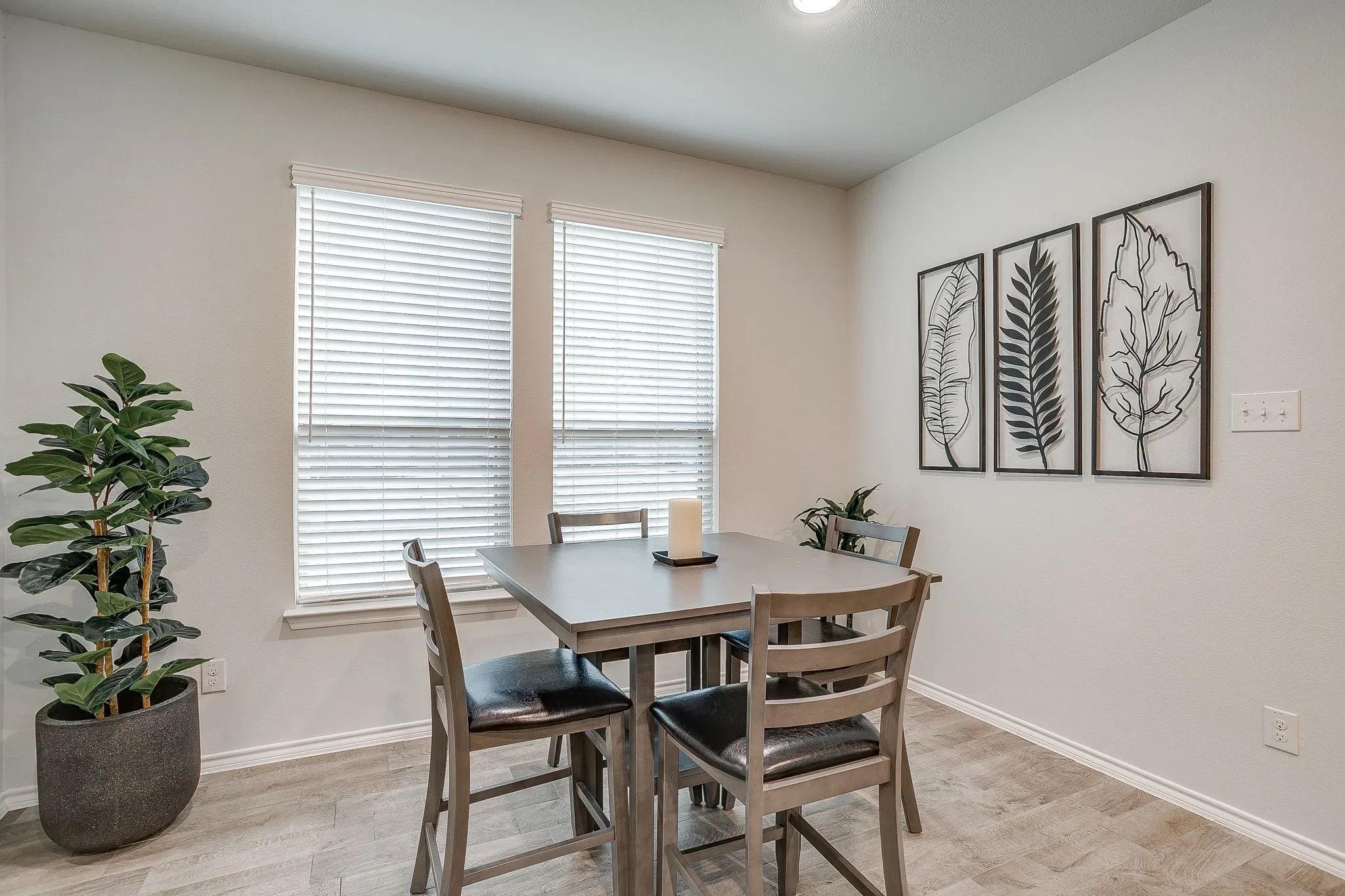 Townhouse For Sale in Tarrant County , 440 Milverton Drive, Fort Worth, Texas 76036, 4 Bedroom, 3 Bathroom, 2 Garage spaces, 1,924 Sqft, built in 2020, Preowned, mls#21195353, Real Estate Agent in Fort Worth, Homes For Sale in Tarrant county, Homes For Sale in Fort Worth, Realtor in Fort Worth Texas, Real Estate Brokerage Independent Realty Texas, Luminita Cordes Realtor