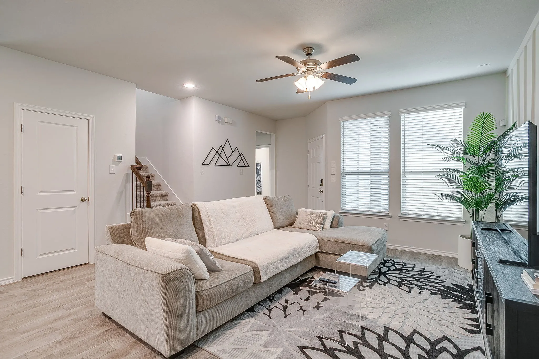 Townhouse For Sale in Tarrant County , 440 Milverton Drive, Fort Worth, Texas 76036, 4 Bedroom, 3 Bathroom, 2 Garage spaces, 1,924 Sqft, built in 2020, Preowned, mls#21195353, Real Estate Agent in Fort Worth, Homes For Sale in Tarrant county, Homes For Sale in Fort Worth, Realtor in Fort Worth Texas, Real Estate Brokerage Independent Realty Texas, Luminita Cordes Realtor