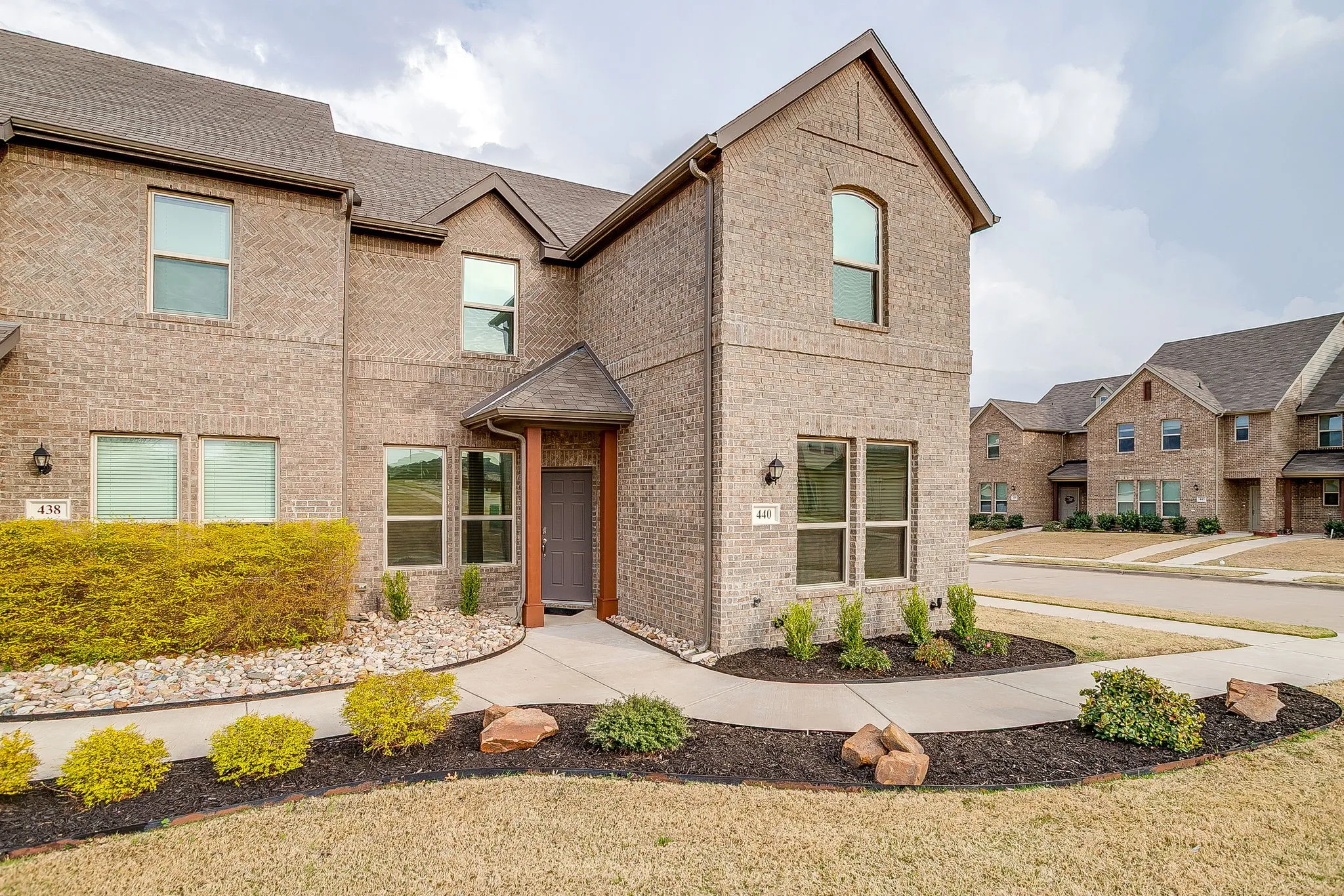 Townhouse For Sale in Tarrant County , 440 Milverton Drive, Fort Worth, Texas 76036, 4 Bedroom, 3 Bathroom, 2 Garage spaces, 1,924 Sqft, built in 2020, Preowned, mls#21195353, Real Estate Agent in Fort Worth, Homes For Sale in Tarrant county, Homes For Sale in Fort Worth, Realtor in Fort Worth Texas, Real Estate Brokerage Independent Realty Texas, Luminita Cordes Realtor