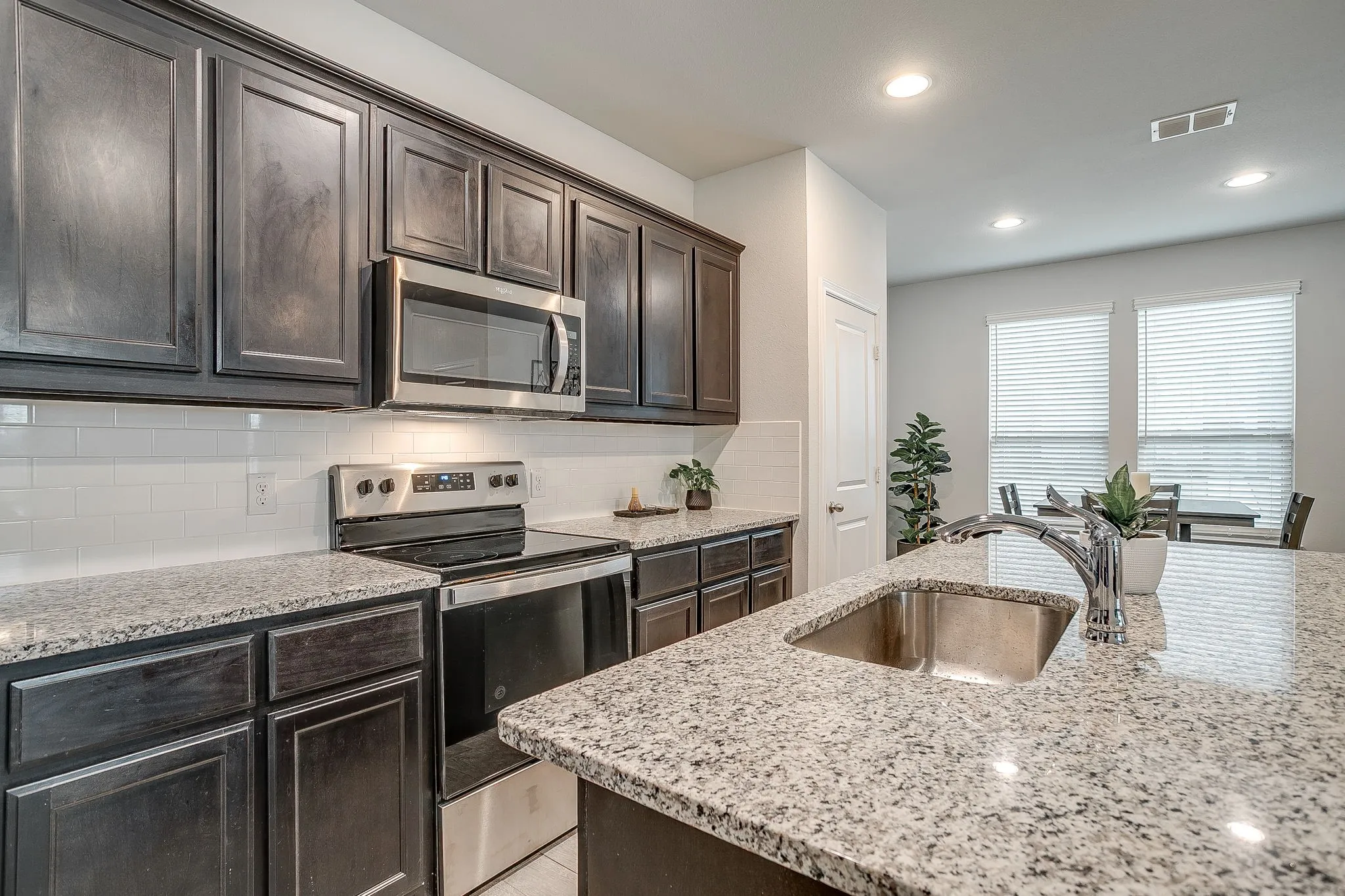 Townhouse For Sale in Tarrant County , 440 Milverton Drive, Fort Worth, Texas 76036, 4 Bedroom, 3 Bathroom, 2 Garage spaces, 1,924 Sqft, built in 2020, Preowned, mls#21195353, Real Estate Agent in Fort Worth, Homes For Sale in Tarrant county, Homes For Sale in Fort Worth, Realtor in Fort Worth Texas, Real Estate Brokerage Independent Realty Texas, Luminita Cordes Realtor