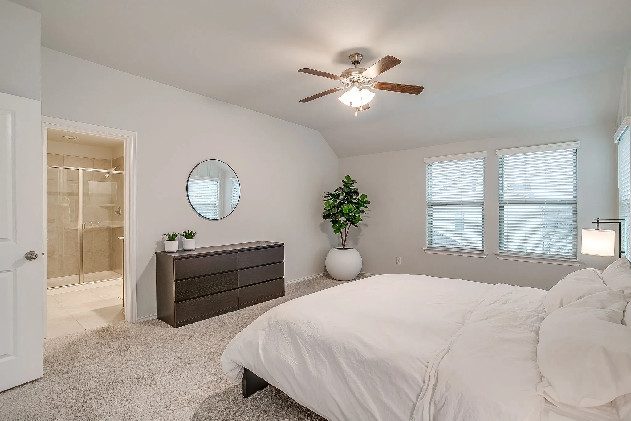 Townhouse For Sale in Tarrant County , 440 Milverton Drive, Fort Worth, Texas 76036, 4 Bedroom, 3 Bathroom, 2 Garage spaces, 1,924 Sqft, built in 2020, Preowned, mls#21195353, Real Estate Agent in Fort Worth, Homes For Sale in Tarrant county, Homes For Sale in Fort Worth, Realtor in Fort Worth Texas, Real Estate Brokerage Independent Realty Texas, Luminita Cordes Realtor