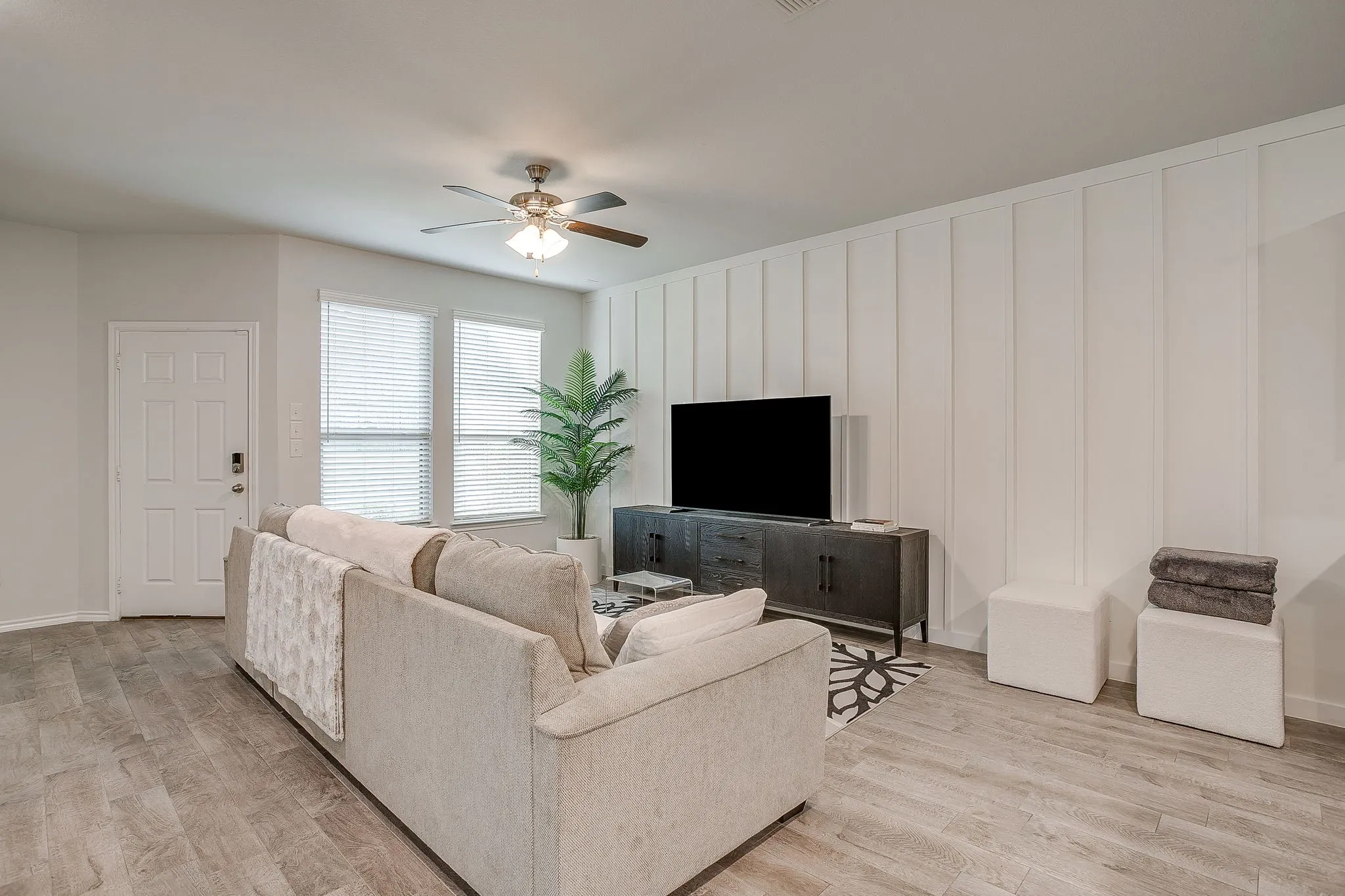 Townhouse For Sale in Tarrant County , 440 Milverton Drive, Fort Worth, Texas 76036, 4 Bedroom, 3 Bathroom, 2 Garage spaces, 1,924 Sqft, built in 2020, Preowned, mls#21195353, Real Estate Agent in Fort Worth, Homes For Sale in Tarrant county, Homes For Sale in Fort Worth, Realtor in Fort Worth Texas, Real Estate Brokerage Independent Realty Texas, Luminita Cordes Realtor