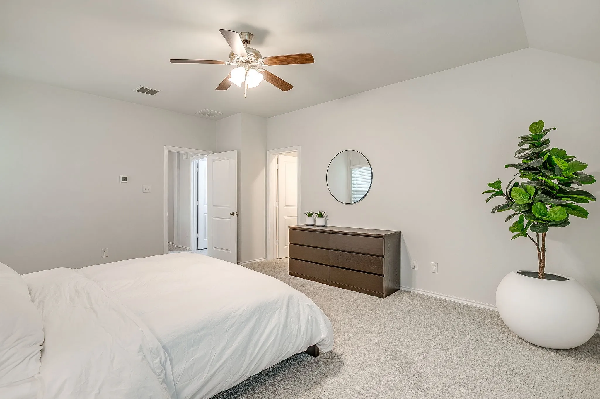 Townhouse For Sale in Tarrant County , 440 Milverton Drive, Fort Worth, Texas 76036, 4 Bedroom, 3 Bathroom, 2 Garage spaces, 1,924 Sqft, built in 2020, Preowned, mls#21195353, Real Estate Agent in Fort Worth, Homes For Sale in Tarrant county, Homes For Sale in Fort Worth, Realtor in Fort Worth Texas, Real Estate Brokerage Independent Realty Texas, Luminita Cordes Realtor