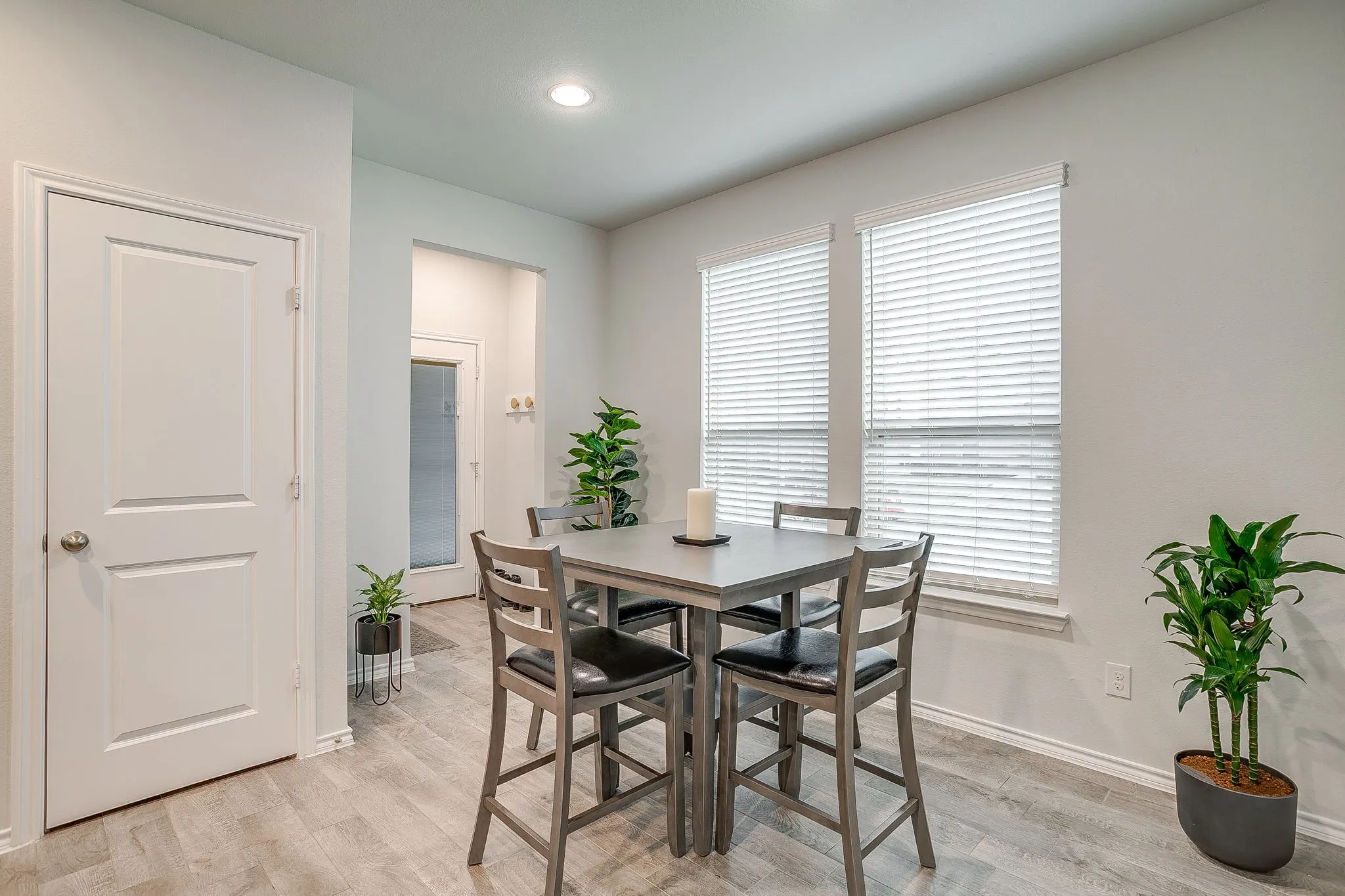 Townhouse For Sale in Tarrant County , 440 Milverton Drive, Fort Worth, Texas 76036, 4 Bedroom, 3 Bathroom, 2 Garage spaces, 1,924 Sqft, built in 2020, Preowned, mls#21195353, Real Estate Agent in Fort Worth, Homes For Sale in Tarrant county, Homes For Sale in Fort Worth, Realtor in Fort Worth Texas, Real Estate Brokerage Independent Realty Texas, Luminita Cordes Realtor