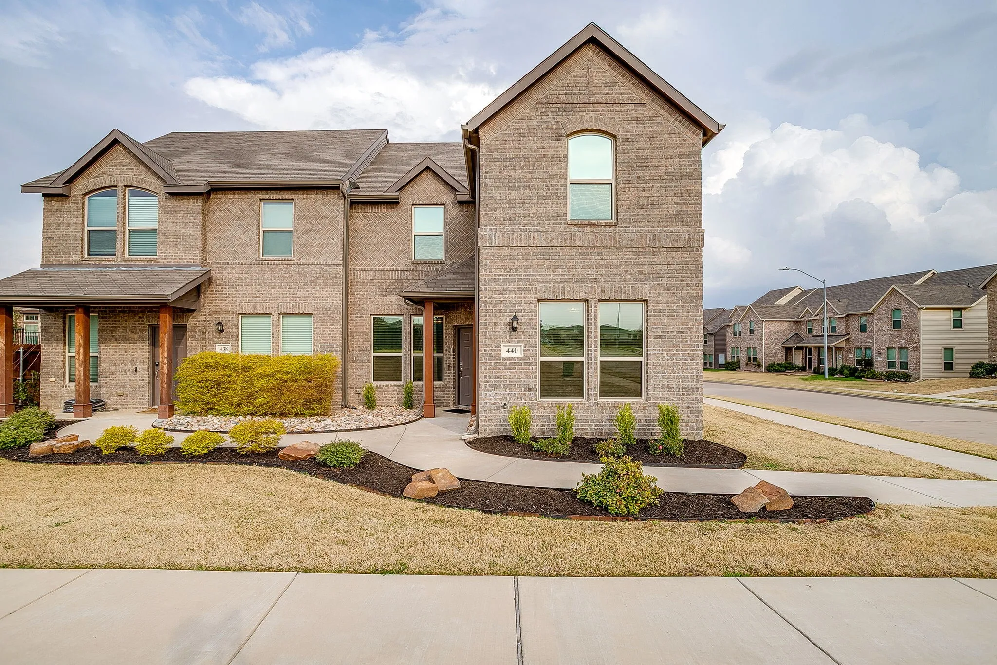 Townhouse For Sale in Tarrant County , 440 Milverton Drive, Fort Worth, Texas 76036, 4 Bedroom, 3 Bathroom, 2 Garage spaces, 1,924 Sqft, built in 2020, Preowned, mls#21195353, Real Estate Agent in Fort Worth, Homes For Sale in Tarrant county, Homes For Sale in Fort Worth, Realtor in Fort Worth Texas, Real Estate Brokerage Independent Realty Texas, Luminita Cordes Realtor