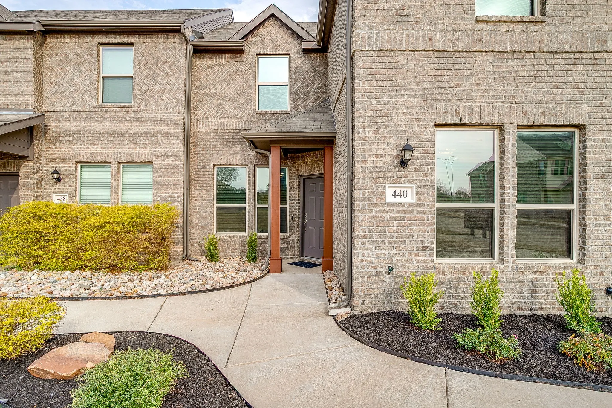 Townhouse For Sale in Tarrant County , 440 Milverton Drive, Fort Worth, Texas 76036, 4 Bedroom, 3 Bathroom, 2 Garage spaces, 1,924 Sqft, built in 2020, Preowned, mls#21195353, Real Estate Agent in Fort Worth, Homes For Sale in Tarrant county, Homes For Sale in Fort Worth, Realtor in Fort Worth Texas, Real Estate Brokerage Independent Realty Texas, Luminita Cordes Realtor