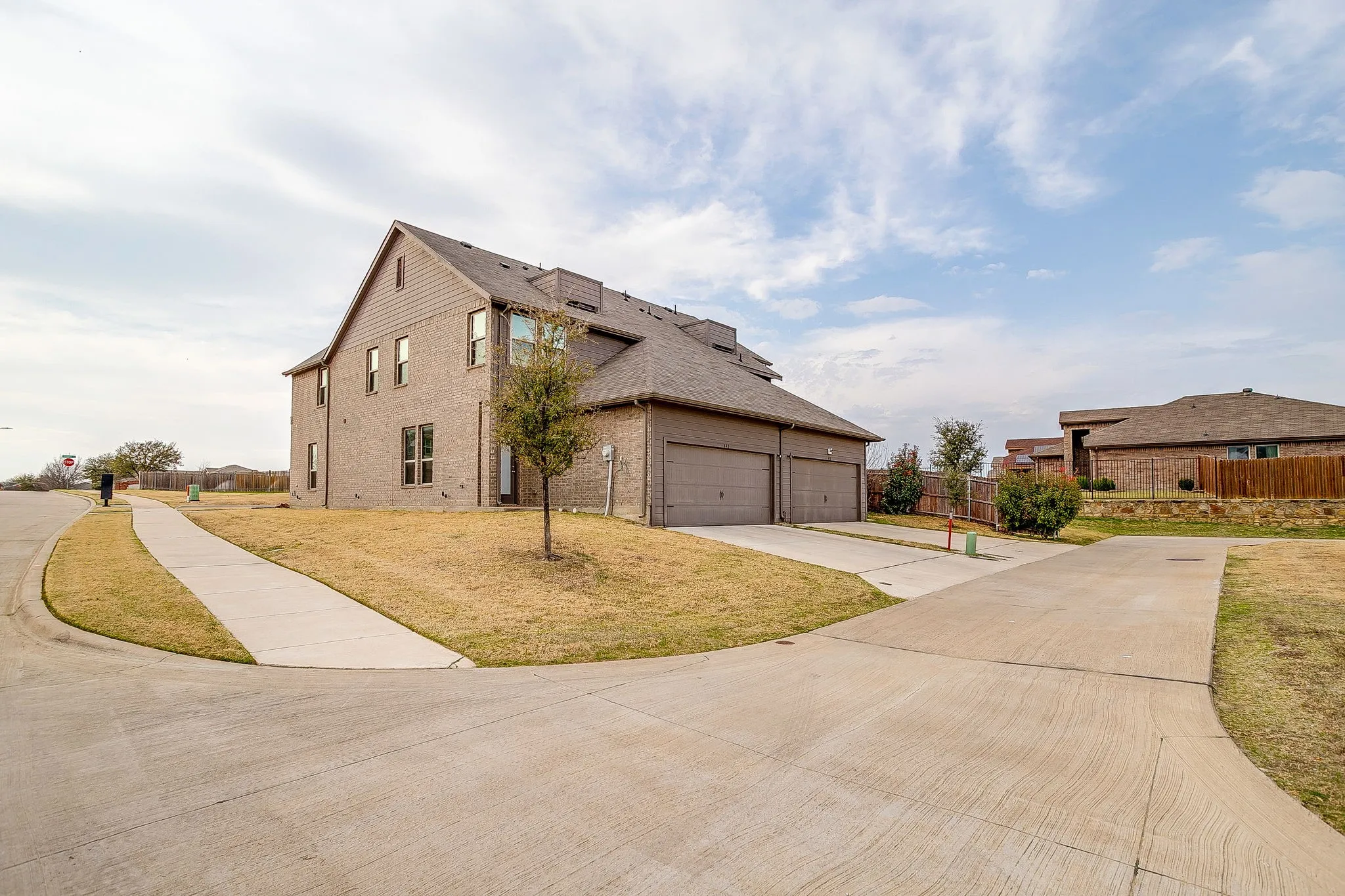 Townhouse For Sale in Tarrant County , 440 Milverton Drive, Fort Worth, Texas 76036, 4 Bedroom, 3 Bathroom, 2 Garage spaces, 1,924 Sqft, built in 2020, Preowned, mls#21195353, Real Estate Agent in Fort Worth, Homes For Sale in Tarrant county, Homes For Sale in Fort Worth, Realtor in Fort Worth Texas, Real Estate Brokerage Independent Realty Texas, Luminita Cordes Realtor