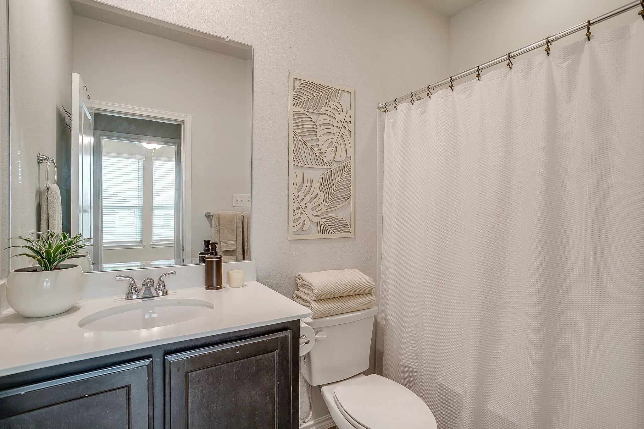 Townhouse For Sale in Tarrant County , 440 Milverton Drive, Fort Worth, Texas 76036, 4 Bedroom, 3 Bathroom, 2 Garage spaces, 1,924 Sqft, built in 2020, Preowned, mls#21195353, Real Estate Agent in Fort Worth, Homes For Sale in Tarrant county, Homes For Sale in Fort Worth, Realtor in Fort Worth Texas, Real Estate Brokerage Independent Realty Texas, Luminita Cordes Realtor