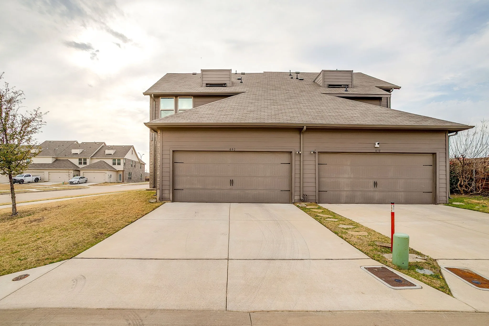 Townhouse For Sale in Tarrant County , 440 Milverton Drive, Fort Worth, Texas 76036, 4 Bedroom, 3 Bathroom, 2 Garage spaces, 1,924 Sqft, built in 2020, Preowned, mls#21195353, Real Estate Agent in Fort Worth, Homes For Sale in Tarrant county, Homes For Sale in Fort Worth, Realtor in Fort Worth Texas, Real Estate Brokerage Independent Realty Texas, Luminita Cordes Realtor