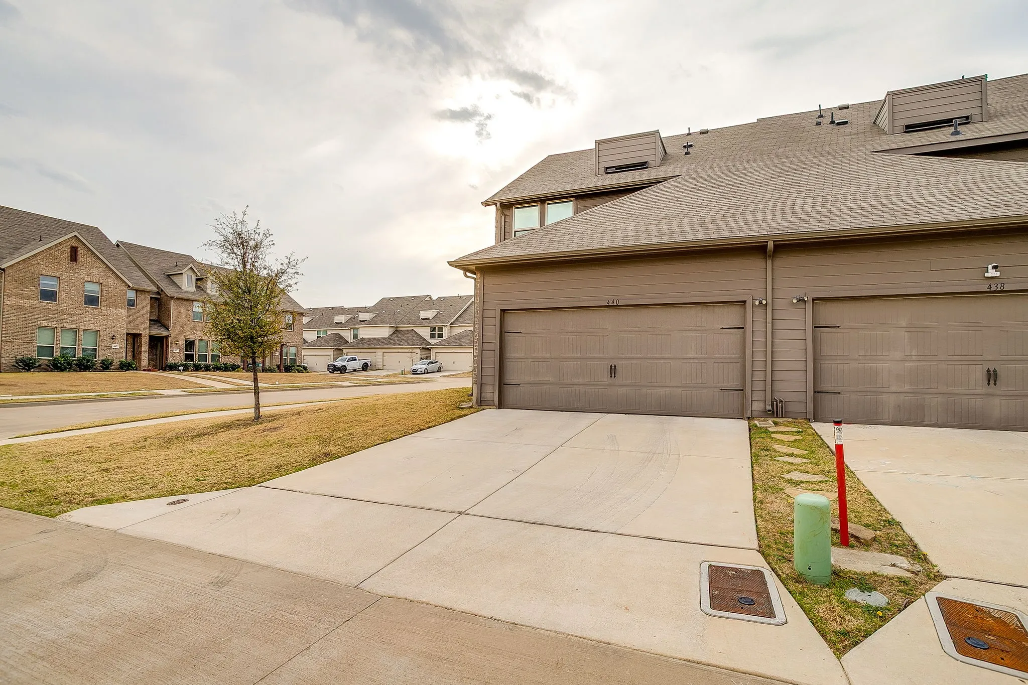 Townhouse For Sale in Tarrant County , 440 Milverton Drive, Fort Worth, Texas 76036, 4 Bedroom, 3 Bathroom, 2 Garage spaces, 1,924 Sqft, built in 2020, Preowned, mls#21195353, Real Estate Agent in Fort Worth, Homes For Sale in Tarrant county, Homes For Sale in Fort Worth, Realtor in Fort Worth Texas, Real Estate Brokerage Independent Realty Texas, Luminita Cordes Realtor