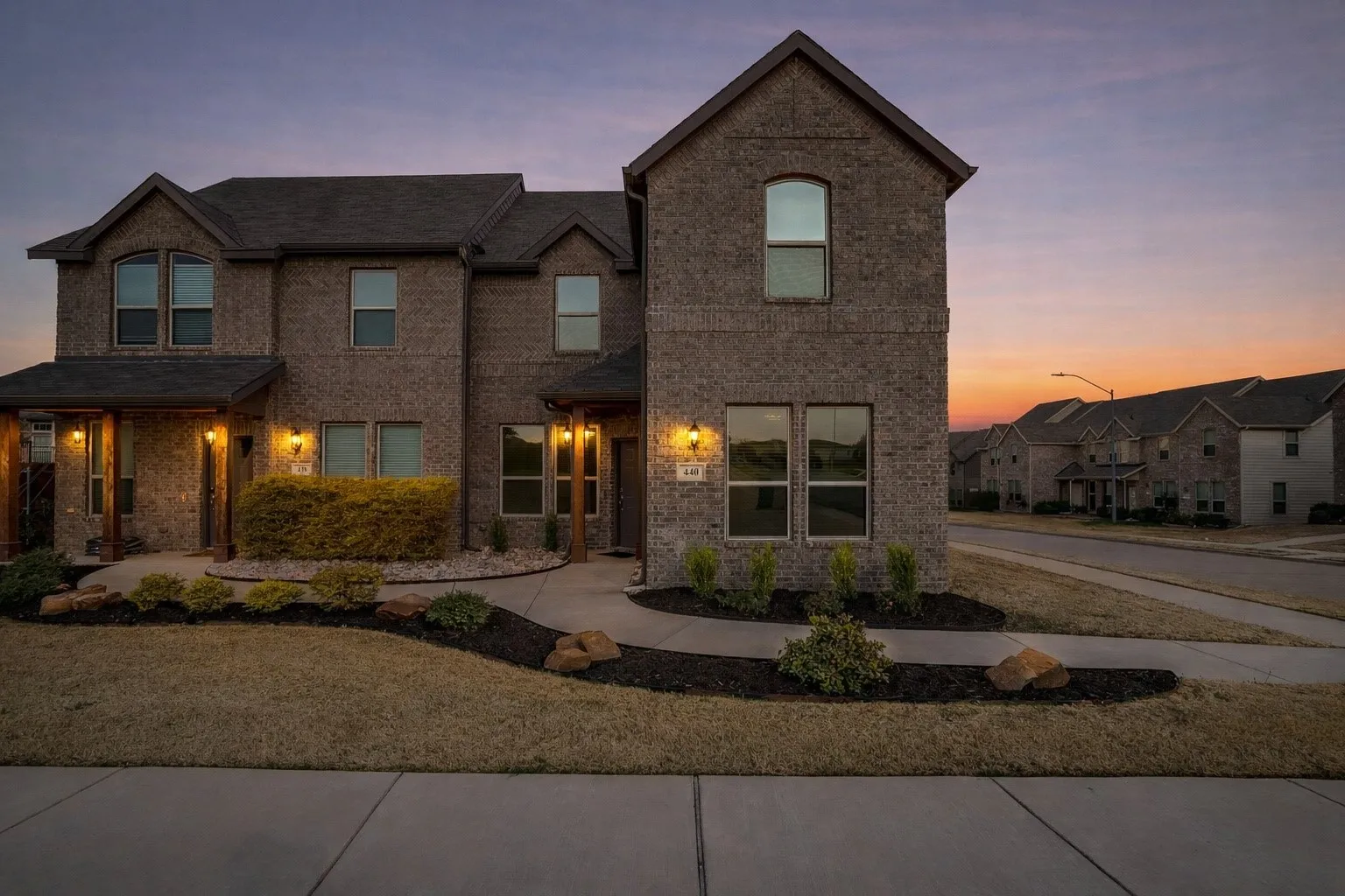 Townhouse For Sale in Tarrant County , 440 Milverton Drive, Fort Worth, Texas 76036, 4 Bedroom, 3 Bathroom, 2 Garage spaces, 1,924 Sqft, built in 2020, Preowned, mls#21195353, Real Estate Agent in Fort Worth, Homes For Sale in Tarrant county, Homes For Sale in Fort Worth, Realtor in Fort Worth Texas, Real Estate Brokerage Independent Realty Texas, Luminita Cordes Realtor
