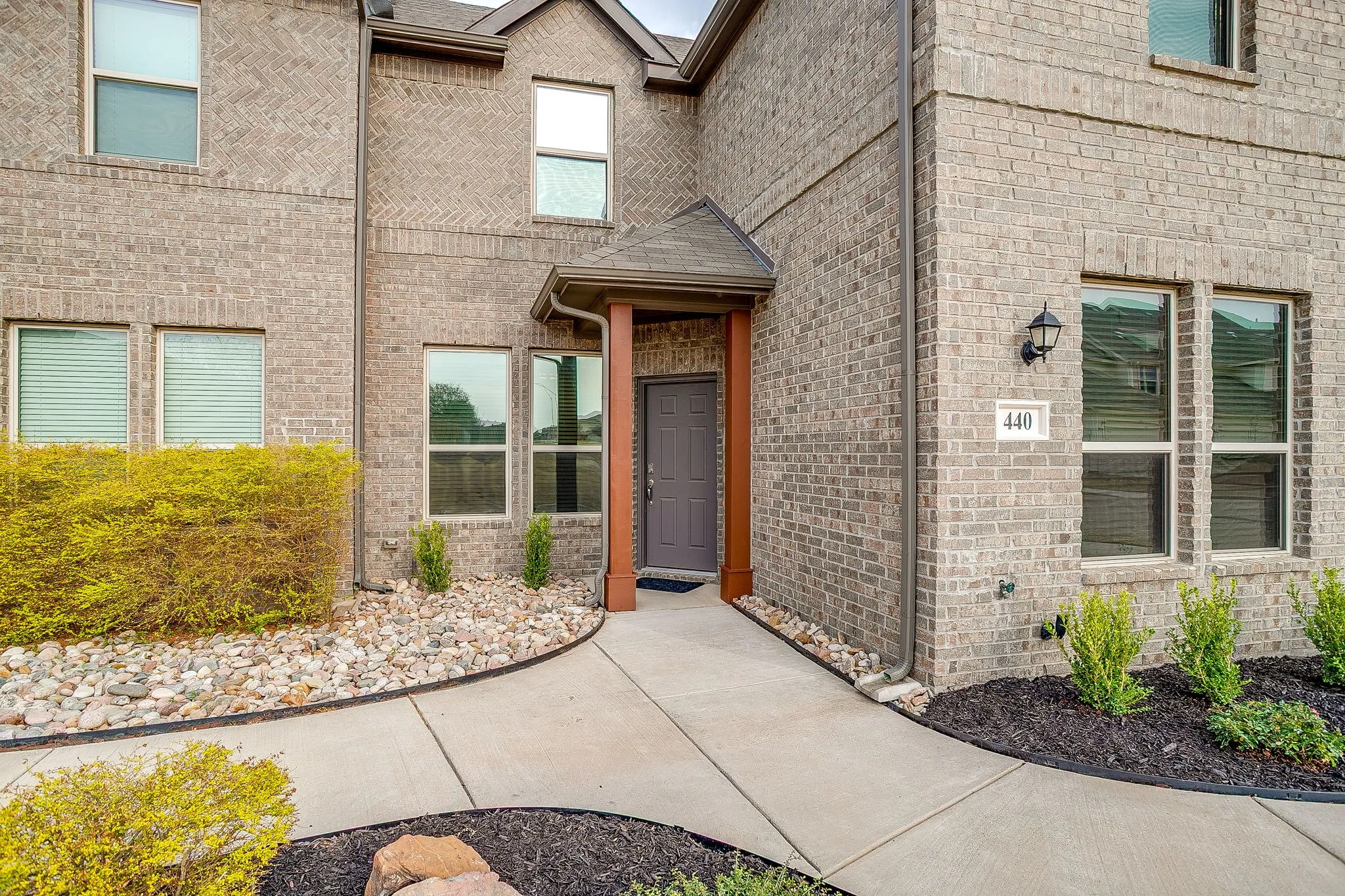 Townhouse For Sale in Tarrant County , 440 Milverton Drive, Fort Worth, Texas 76036, 4 Bedroom, 3 Bathroom, 2 Garage spaces, 1,924 Sqft, built in 2020, Preowned, mls#21195353, Real Estate Agent in Fort Worth, Homes For Sale in Tarrant county, Homes For Sale in Fort Worth, Realtor in Fort Worth Texas, Real Estate Brokerage Independent Realty Texas, Luminita Cordes Realtor