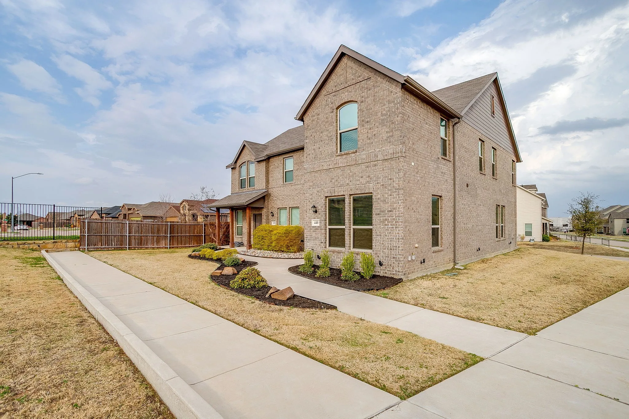 Townhouse For Sale in Tarrant County , 440 Milverton Drive, Fort Worth, Texas 76036, 4 Bedroom, 3 Bathroom, 2 Garage spaces, 1,924 Sqft, built in 2020, Preowned, mls#21195353, Real Estate Agent in Fort Worth, Homes For Sale in Tarrant county, Homes For Sale in Fort Worth, Realtor in Fort Worth Texas, Real Estate Brokerage Independent Realty Texas, Luminita Cordes Realtor