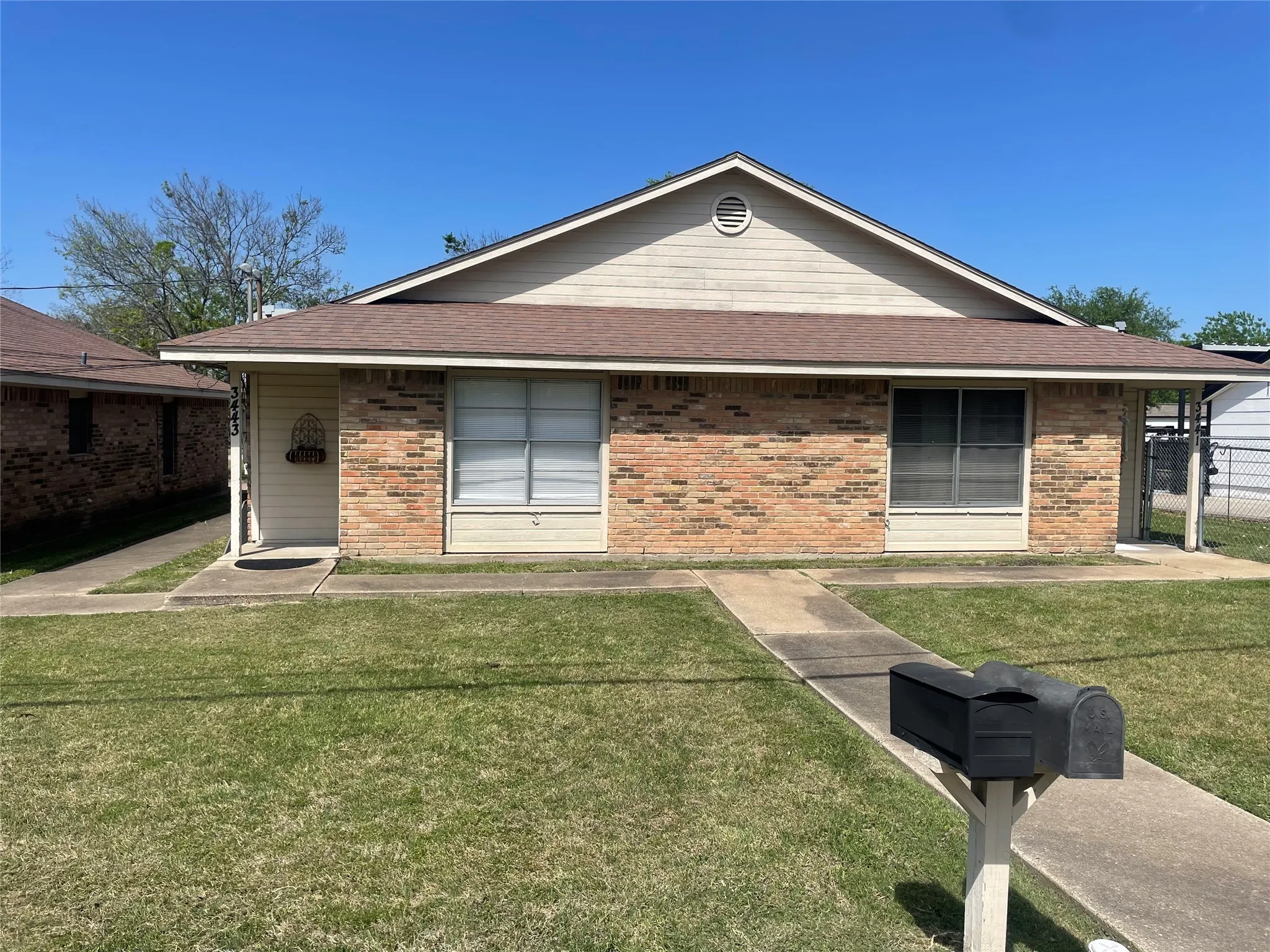 Duplex For Sale in Mc Lennan County , 3441 Pewitt Drive 43, Waco, Texas 76706, 4 Bedroom, 2 Bathroom, Garage spaces, 0 Sqft, built in 1985, Preowned, mls#21218510, Real Estate Agent in Waco, Homes For Sale in Mc Lennan county, Homes For Sale in Waco, Realtor in Waco Texas, Real Estate Brokerage Independent Realty Texas, Luminita Cordes Realtor