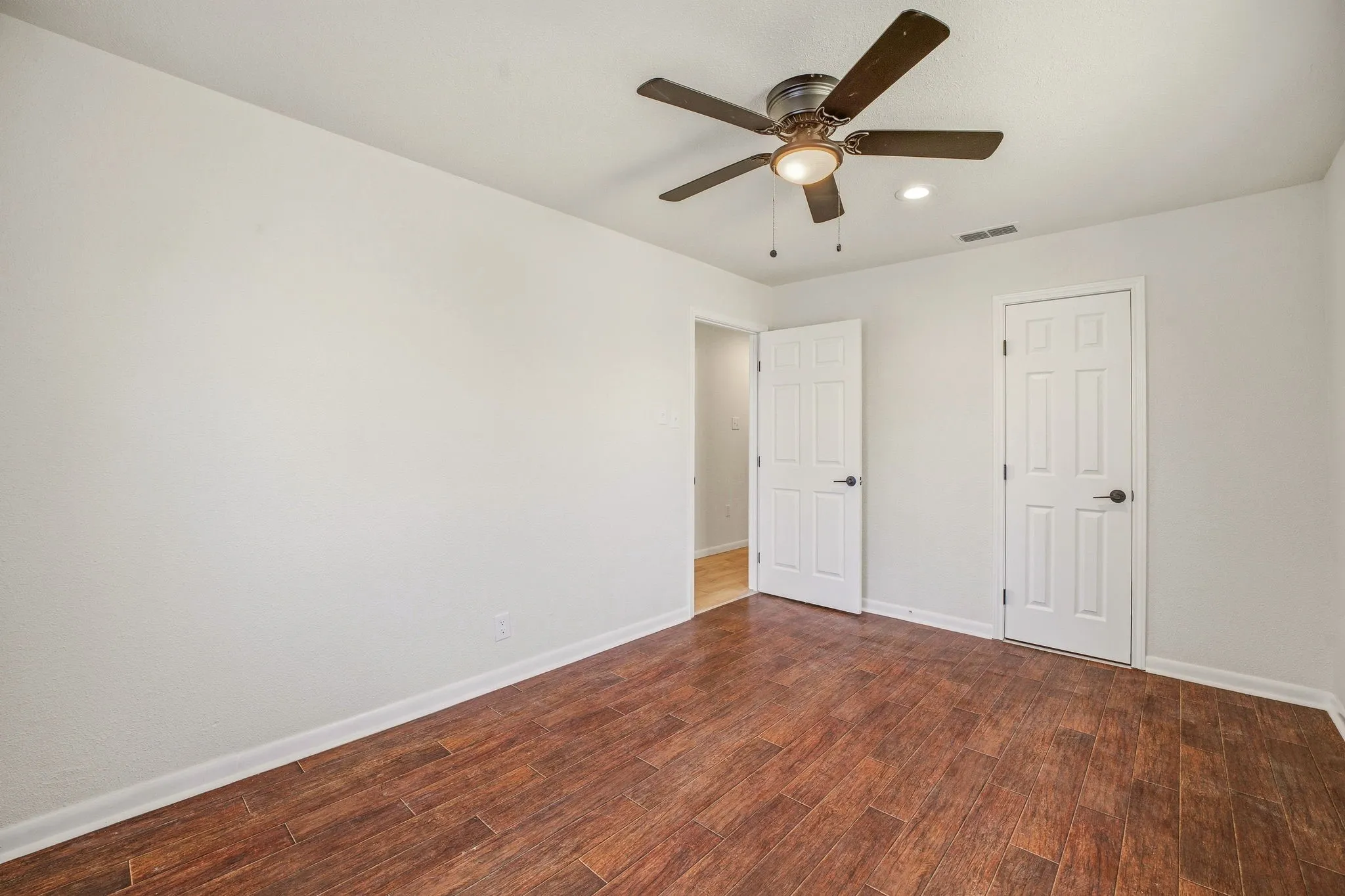 Single Family Residence For Sale in Hamilton County , 600 E Third Street, Hico, Texas 76457, 4 Bedroom, 2 Bathroom, Garage spaces, 2,079 Sqft, built in 1945, Preowned, mls#21218247, Real Estate Agent in Hico, Homes For Sale in Hamilton county, Homes For Sale in Hico, Realtor in Hico Texas, Real Estate Brokerage Independent Realty Texas, Luminita Cordes Realtor