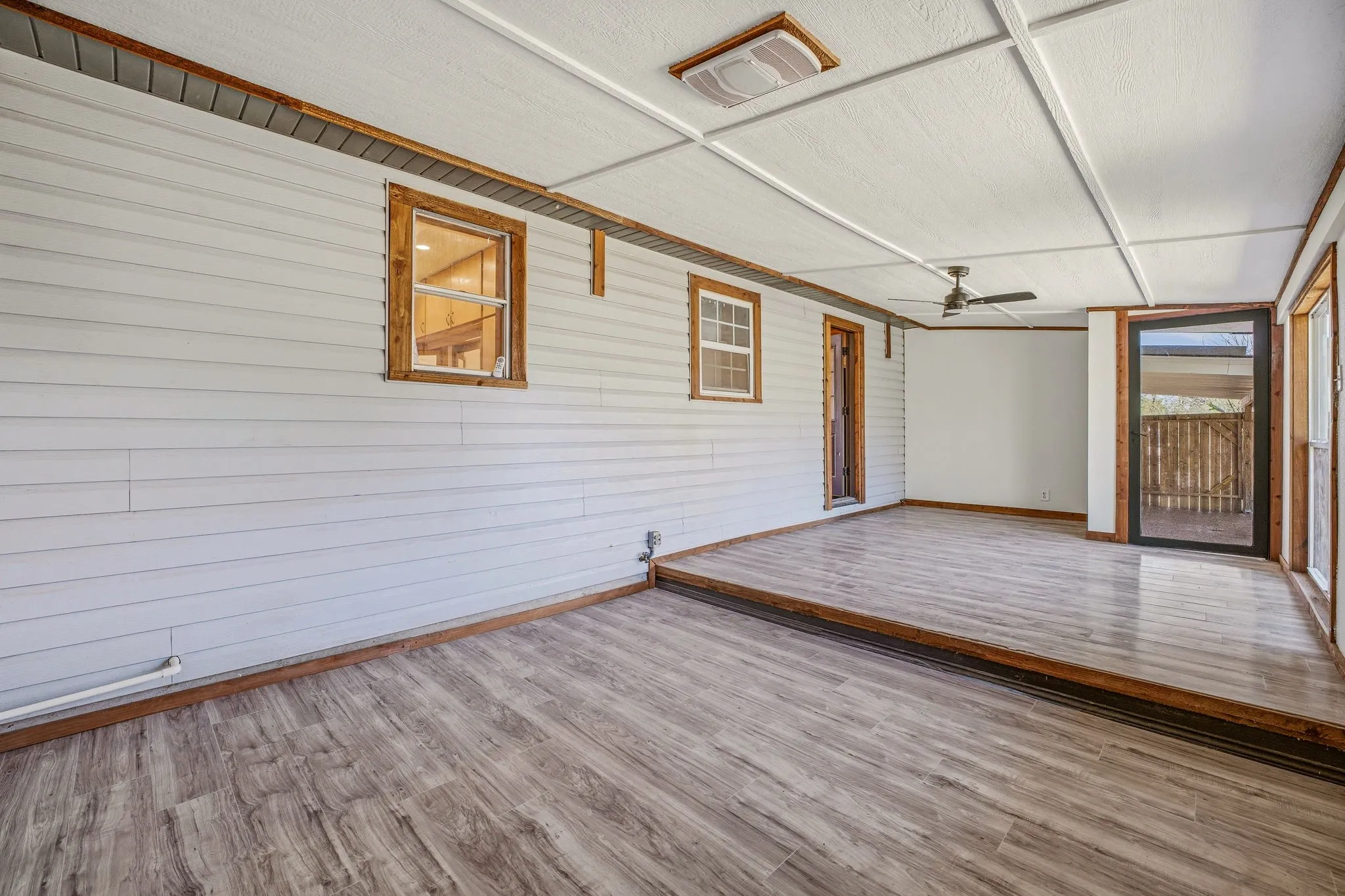Single Family Residence For Sale in Hamilton County , 600 E Third Street, Hico, Texas 76457, 4 Bedroom, 2 Bathroom, Garage spaces, 2,079 Sqft, built in 1945, Preowned, mls#21218247, Real Estate Agent in Hico, Homes For Sale in Hamilton county, Homes For Sale in Hico, Realtor in Hico Texas, Real Estate Brokerage Independent Realty Texas, Luminita Cordes Realtor