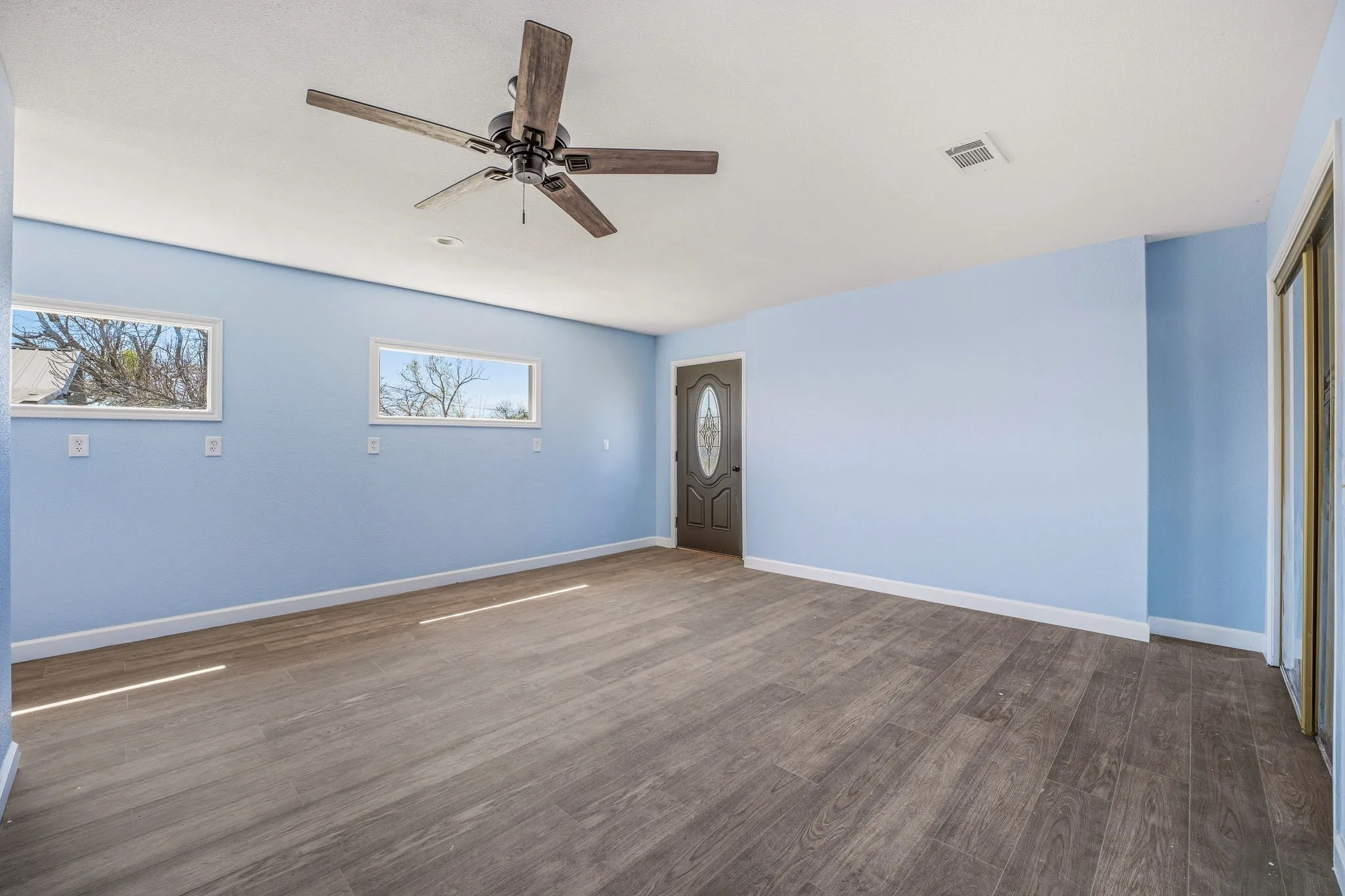 Single Family Residence For Sale in Hamilton County , 600 E Third Street, Hico, Texas 76457, 4 Bedroom, 2 Bathroom, Garage spaces, 2,079 Sqft, built in 1945, Preowned, mls#21218247, Real Estate Agent in Hico, Homes For Sale in Hamilton county, Homes For Sale in Hico, Realtor in Hico Texas, Real Estate Brokerage Independent Realty Texas, Luminita Cordes Realtor